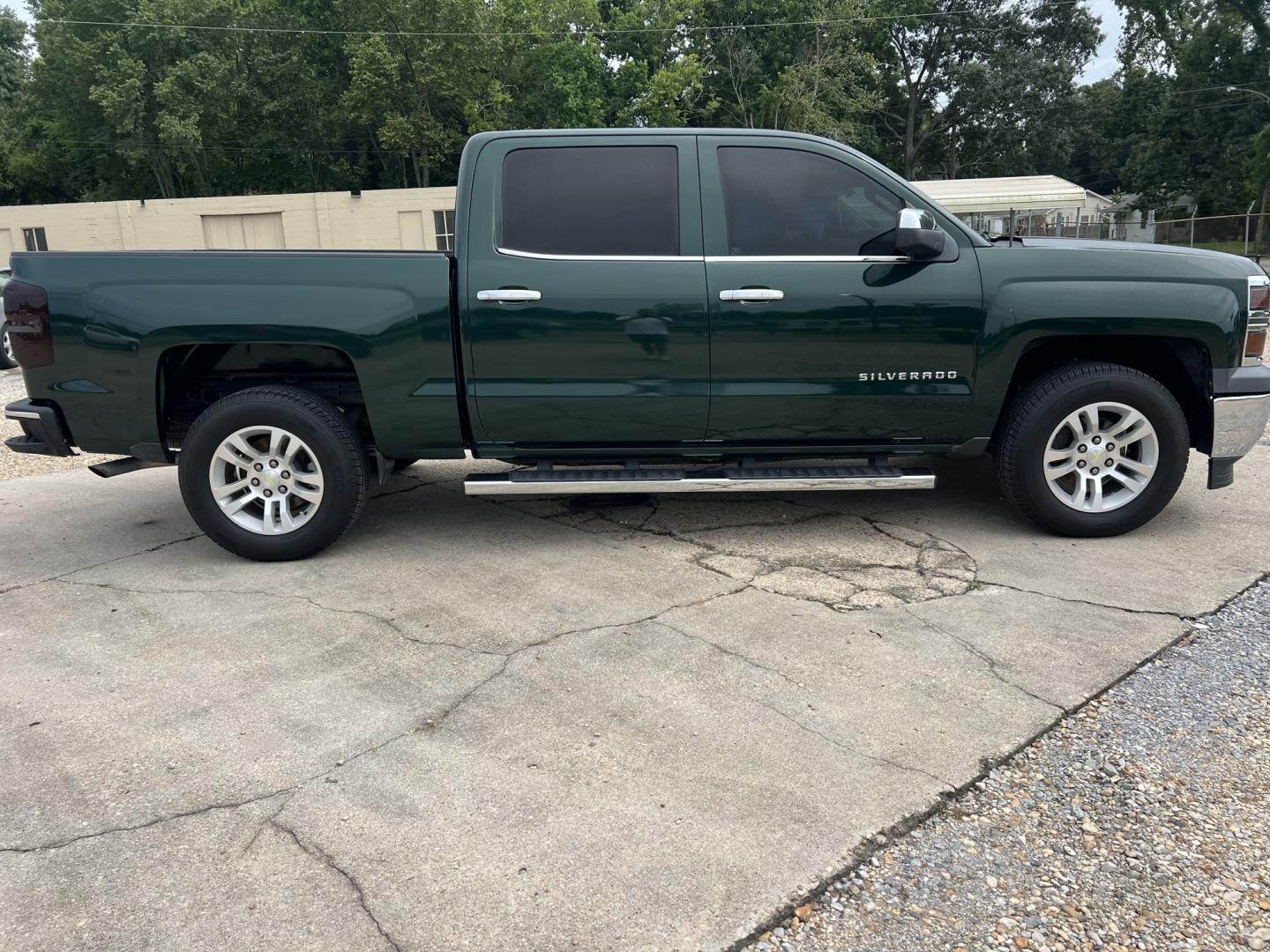2015 Green /Gray Chevrolet Silverado 1500 LS (3GCPCPEHXFG) with an 4.3L V6 engine, 6-Speed Automatic transmission, located at 4520 Airline Hwy, Baton Rouge, LA, 70805, (225) 357-1497, 30.509325, -91.145432 - 2015 Chevrolet Silverado 1500 Crew Cab LS **ONE OWNER** 4.3 V6 Gas, 162K Miles, Power Windows & Locks, Cold A/C, Rear Camera, Michelin Tires. FOR INFO PLEASE CONTACT JEFF AT 225-413-0981. CHECK OUT OUR A+ RATING WITH THE BETTER BUSINESS BUREAU. WE HAVE BEEN A FAMILY OWNED AND OPERATED BUSINESS AT TH- Photo#4