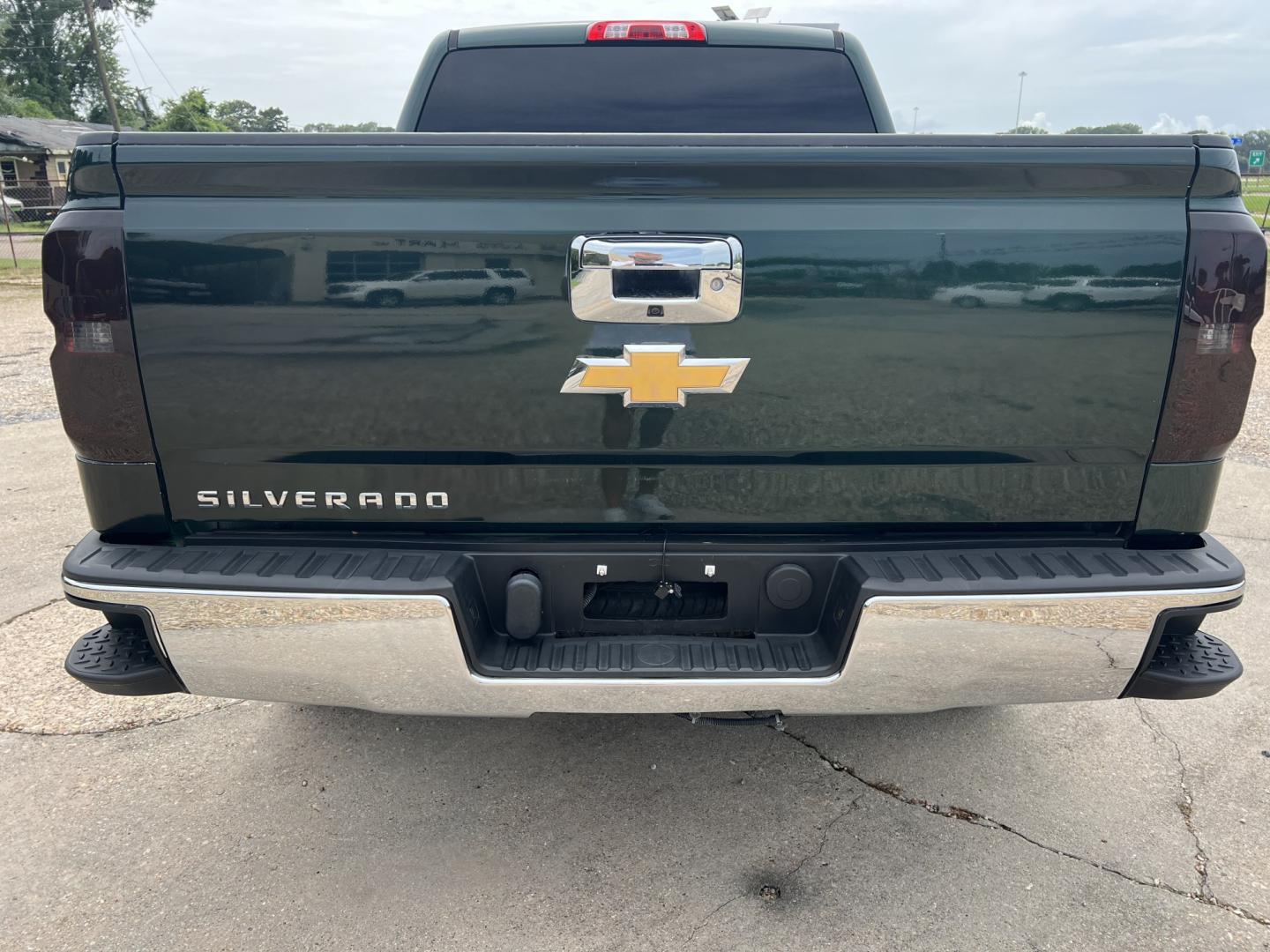 2015 Green /Gray Chevrolet Silverado 1500 LS (3GCPCPEHXFG) with an 4.3L V6 engine, 6-Speed Automatic transmission, located at 4520 Airline Hwy, Baton Rouge, LA, 70805, (225) 357-1497, 30.509325, -91.145432 - 2015 Chevrolet Silverado 1500 Crew Cab LS **ONE OWNER** 4.3 V6 Gas, 162K Miles, Power Windows & Locks, Cold A/C, Rear Camera, Michelin Tires. FOR INFO PLEASE CONTACT JEFF AT 225-413-0981. CHECK OUT OUR A+ RATING WITH THE BETTER BUSINESS BUREAU. WE HAVE BEEN A FAMILY OWNED AND OPERATED BUSINESS AT TH- Photo#6