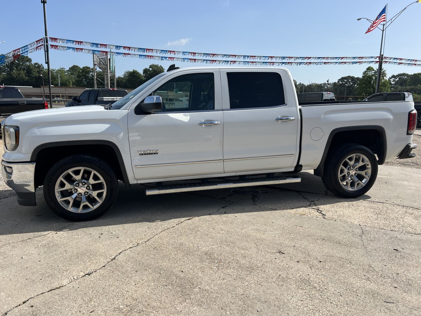 2018 White /Black GMC Sierra 1500 SLT (3GTP1NEC0JG) with an 5.3L V8 engine, 6-Speed Automatic transmission, located at 4520 Airline Hwy, Baton Rouge, LA, 70805, (225) 357-1497, 30.509325, -91.145432 - 2018 GMC Sierra 1500 Crew Cab SLT 2WD **ONE OWNER** 5.3 V8 Gas, 153K Miles, Heated Leather Seats, All Power, Cold A/C, Bose Stereo, Rear Camera, Spray In Bedliner, Tow Pkg. FOR INFO PLEASE CONTACT JEFF AT 225-413-0981. CHECK OUT OUR A+ RATING WITH THE BETTER BUSINESS BUREAU. WE HAVE BEEN A FAMILY O- Photo#1