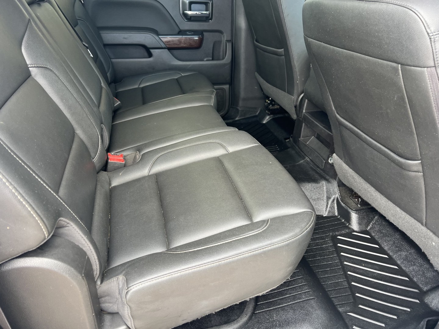 2018 White /Black GMC Sierra 1500 SLT (3GTP1NEC0JG) with an 5.3L V8 engine, 6-Speed Automatic transmission, located at 4520 Airline Hwy, Baton Rouge, LA, 70805, (225) 357-1497, 30.509325, -91.145432 - 2018 GMC Sierra 1500 Crew Cab SLT 2WD **ONE OWNER** 5.3 V8 Gas, 153K Miles, Heated Leather Seats, All Power, Cold A/C, Bose Stereo, Rear Camera, Spray In Bedliner, Tow Pkg. FOR INFO PLEASE CONTACT JEFF AT 225-413-0981. CHECK OUT OUR A+ RATING WITH THE BETTER BUSINESS BUREAU. WE HAVE BEEN A FAMILY O- Photo#10
