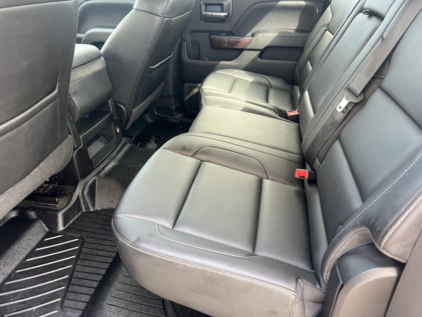 2018 White /Black GMC Sierra 1500 SLT (3GTP1NEC0JG) with an 5.3L V8 engine, 6-Speed Automatic transmission, located at 4520 Airline Hwy, Baton Rouge, LA, 70805, (225) 357-1497, 30.509325, -91.145432 - 2018 GMC Sierra 1500 Crew Cab SLT 2WD **ONE OWNER** 5.3 V8 Gas, 153K Miles, Heated Leather Seats, All Power, Cold A/C, Bose Stereo, Rear Camera, Spray In Bedliner, Tow Pkg. FOR INFO PLEASE CONTACT JEFF AT 225-413-0981. CHECK OUT OUR A+ RATING WITH THE BETTER BUSINESS BUREAU. WE HAVE BEEN A FAMILY O- Photo#11