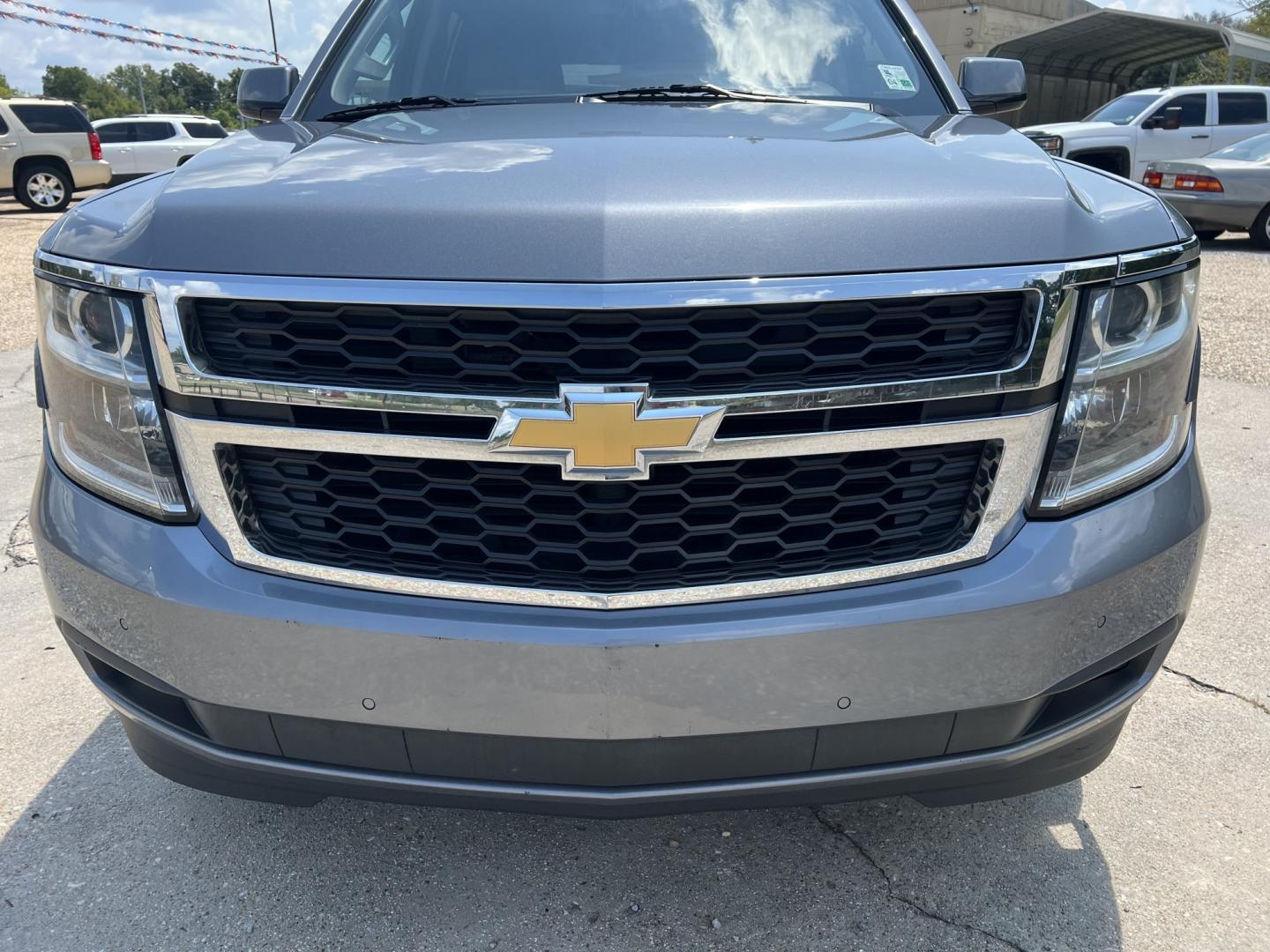 2018 Gray Metallic /Gray Chevrolet Suburban LT (1GNSCHKC7JR) with an 5.3L V8 engine, 6-Speed Automatic transmission, located at 4520 Airline Hwy, Baton Rouge, LA, 70805, (225) 357-1497, 30.509325, -91.145432 - 2018 Chevrolet Suburban LT 2WD **ONE OWNER** 5.3 V8 Gas, 149K Miles, Heated Leather Interior, Seats 7, Cold A/C, All Power, Bose Stereo, Navigation, Rear Camera, 20" Alloy Wheels, Tow Package. FOR INFO PLEASE CONTACT JEFF AT 225-413-0981. CHECK OUT OUR A+ RATING WITH THE BETTER BUSINESS BUREAU. WE H- Photo#2