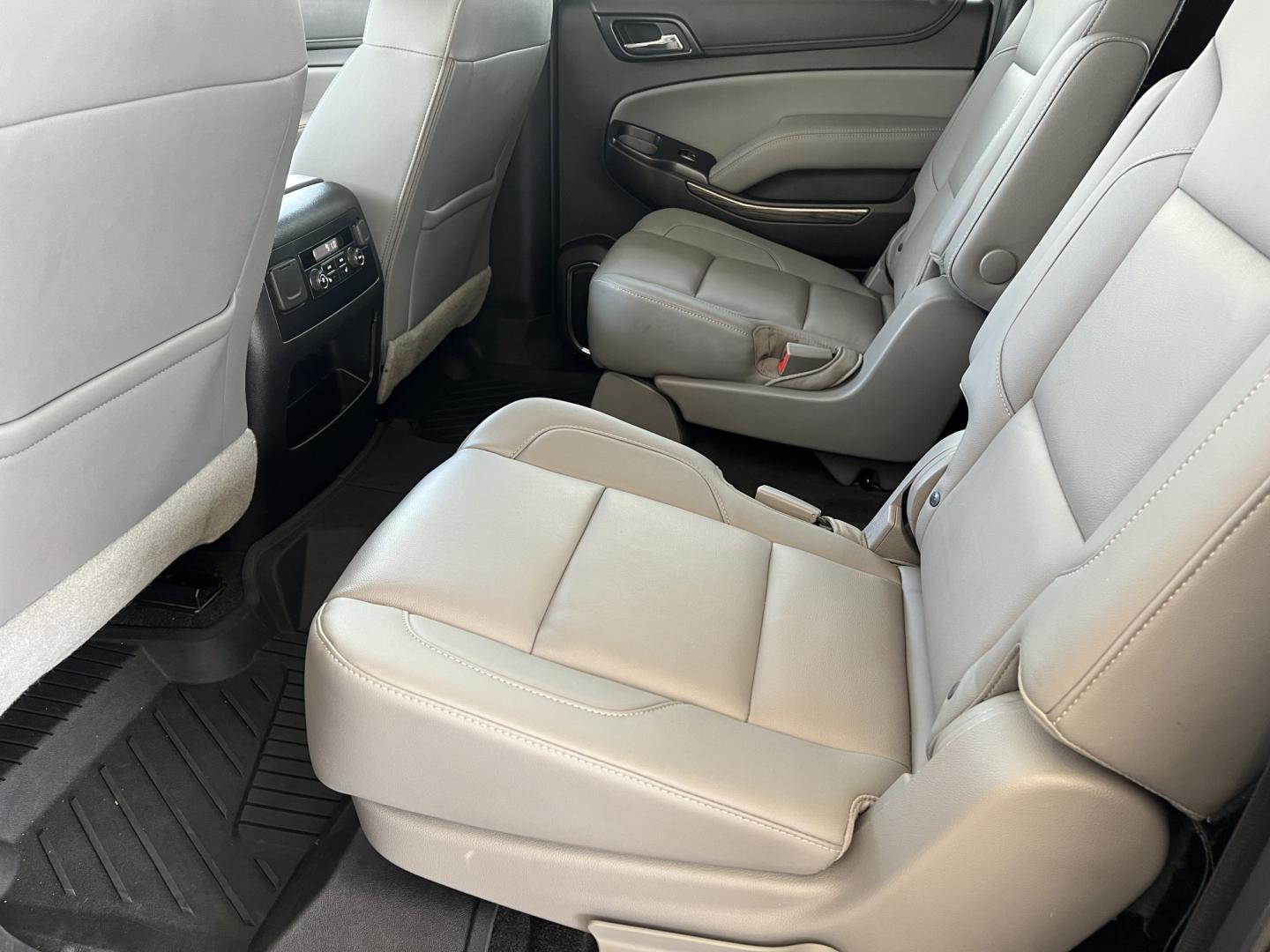 2018 Gray Metallic /Gray Chevrolet Suburban LT (1GNSCHKC7JR) with an 5.3L V8 engine, 6-Speed Automatic transmission, located at 4520 Airline Hwy, Baton Rouge, LA, 70805, (225) 357-1497, 30.509325, -91.145432 - 2018 Chevrolet Suburban LT 2WD **ONE OWNER** 5.3 V8 Gas, 149K Miles, Heated Leather Interior, Seats 7, Cold A/C, All Power, Bose Stereo, Navigation, Rear Camera, 20" Alloy Wheels, Tow Package. FOR INFO PLEASE CONTACT JEFF AT 225-413-0981. CHECK OUT OUR A+ RATING WITH THE BETTER BUSINESS BUREAU. WE H- Photo#11