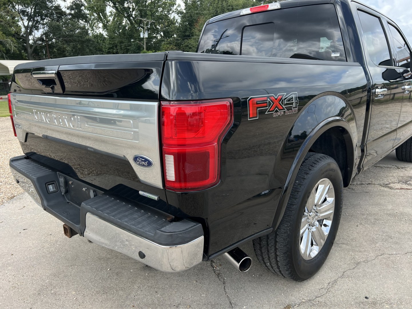 2018 Black /Brown Ford F-150 King Ranch (1FTEW1EG5JF) with an 3.5L V6 TURBO engine, 10 Speed Automatic transmission, located at 4520 Airline Hwy, Baton Rouge, LA, 70805, (225) 357-1497, 30.509325, -91.145432 - 2018 Ford F150 SuperCrew King Ranch FX4 **ONE OWNER** 3.5 V6 EcoBoost Gas, 167K Miles, Heated, Cooled & Massaging Leather Interior, Sunroof, Cold A/C, All Power, Navigation, Power Running Boards, Multi Cameras, 20" Alloy Wheels, Tow Package & Much More. FOR INFO PLEASE CONTACT JEFF AT 225-413-0981.- Photo#5