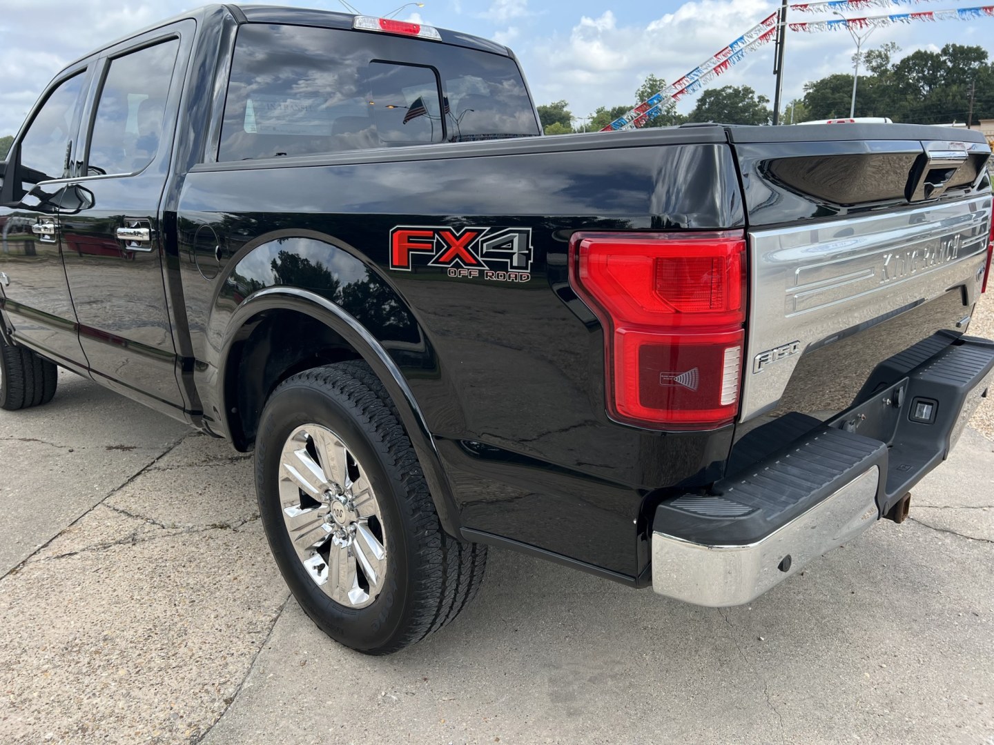 2018 Black /Brown Ford F-150 King Ranch (1FTEW1EG5JF) with an 3.5L V6 TURBO engine, 10 Speed Automatic transmission, located at 4520 Airline Hwy, Baton Rouge, LA, 70805, (225) 357-1497, 30.509325, -91.145432 - 2018 Ford F150 SuperCrew King Ranch FX4 **ONE OWNER** 3.5 V6 EcoBoost Gas, 167K Miles, Heated, Cooled & Massaging Leather Interior, Sunroof, Cold A/C, All Power, Navigation, Power Running Boards, Multi Cameras, 20" Alloy Wheels, Tow Package & Much More. FOR INFO PLEASE CONTACT JEFF AT 225-413-0981.- Photo#7