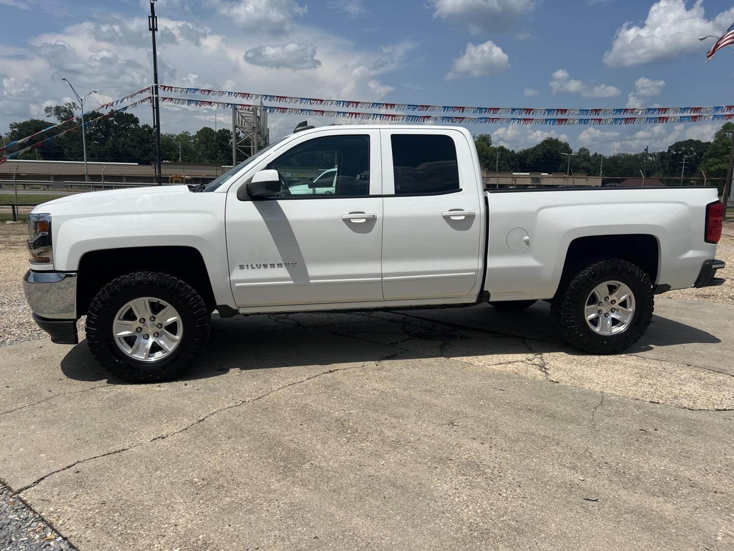 2017 White /Black Chevrolet Silverado 1500 LT (1GCRCREC7HZ) with an 5.3L V8 engine, 6-Speed Automatic transmission, located at 4520 Airline Hwy, Baton Rouge, LA, 70805, (225) 357-1497, 30.509325, -91.145432 - 2017 Chevrolet Silverado 1500 Double Cab LT 5.3 V8 Gas, 134K Miles, Cold A/C, Power Windows, Locks & Mirrors, Seats 6, Backup Camera, Spray In Bedliner, Good Tires, Tow Package. FOR INFO PLEASE CONTACT JEFF AT 225-413-0981. CHECK OUT OUR A+ RATING WITH THE BETTER BUSINESS BUREAU. WE HAVE BEEN A FAM- Photo#1