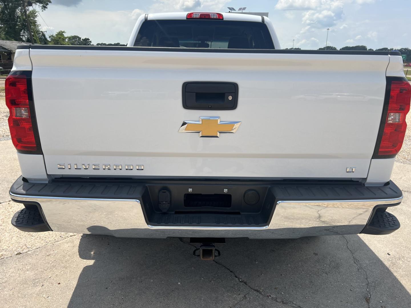 2017 White /Black Chevrolet Silverado 1500 LT (1GCRCREC7HZ) with an 5.3L V8 engine, 6-Speed Automatic transmission, located at 4520 Airline Hwy, Baton Rouge, LA, 70805, (225) 357-1497, 30.509325, -91.145432 - 2017 Chevrolet Silverado 1500 Double Cab LT 5.3 V8 Gas, 134K Miles, Cold A/C, Power Windows, Locks & Mirrors, Seats 6, Backup Camera, Spray In Bedliner, Good Tires, Tow Package. FOR INFO PLEASE CONTACT JEFF AT 225-413-0981. CHECK OUT OUR A+ RATING WITH THE BETTER BUSINESS BUREAU. WE HAVE BEEN A FAM- Photo#6