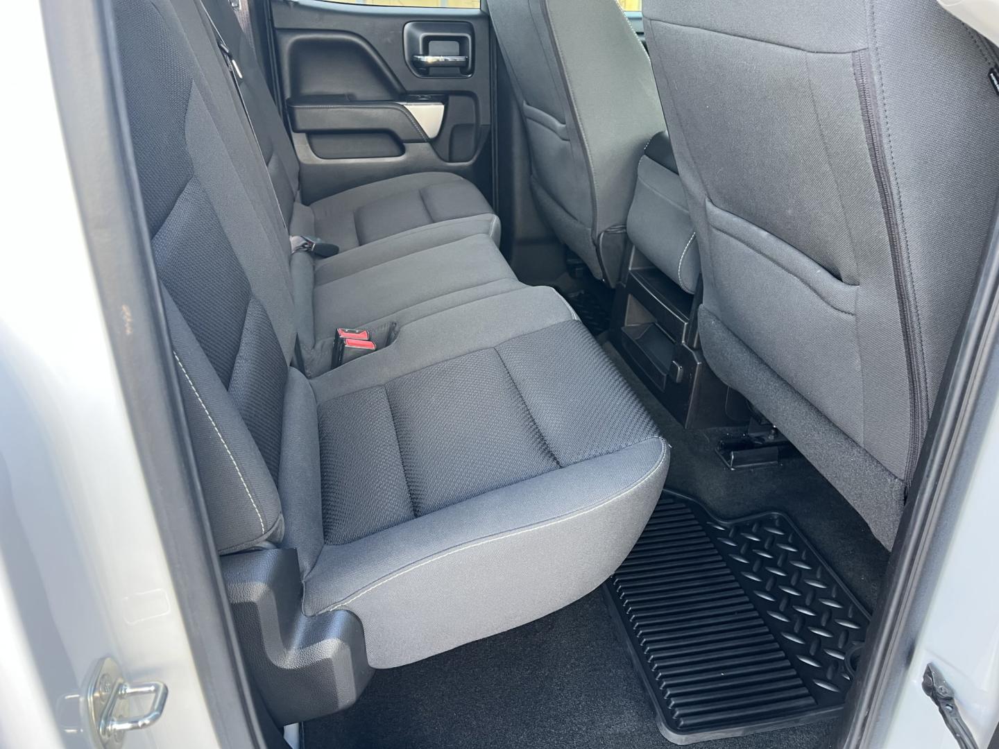 2017 White /Black Chevrolet Silverado 1500 LT (1GCRCREC7HZ) with an 5.3L V8 engine, 6-Speed Automatic transmission, located at 4520 Airline Hwy, Baton Rouge, LA, 70805, (225) 357-1497, 30.509325, -91.145432 - 2017 Chevrolet Silverado 1500 Double Cab LT 5.3 V8 Gas, 134K Miles, Cold A/C, Power Windows, Locks & Mirrors, Seats 6, Backup Camera, Spray In Bedliner, Good Tires, Tow Package. FOR INFO PLEASE CONTACT JEFF AT 225-413-0981. CHECK OUT OUR A+ RATING WITH THE BETTER BUSINESS BUREAU. WE HAVE BEEN A FAM- Photo#10