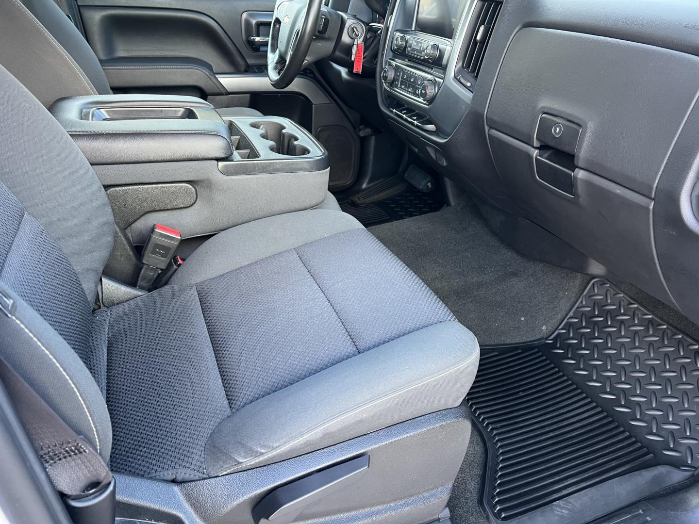 2017 White /Black Chevrolet Silverado 1500 LT (1GCRCREC7HZ) with an 5.3L V8 engine, 6-Speed Automatic transmission, located at 4520 Airline Hwy, Baton Rouge, LA, 70805, (225) 357-1497, 30.509325, -91.145432 - 2017 Chevrolet Silverado 1500 Double Cab LT 5.3 V8 Gas, 134K Miles, Cold A/C, Power Windows, Locks & Mirrors, Seats 6, Backup Camera, Spray In Bedliner, Good Tires, Tow Package. FOR INFO PLEASE CONTACT JEFF AT 225-413-0981. CHECK OUT OUR A+ RATING WITH THE BETTER BUSINESS BUREAU. WE HAVE BEEN A FAM- Photo#9