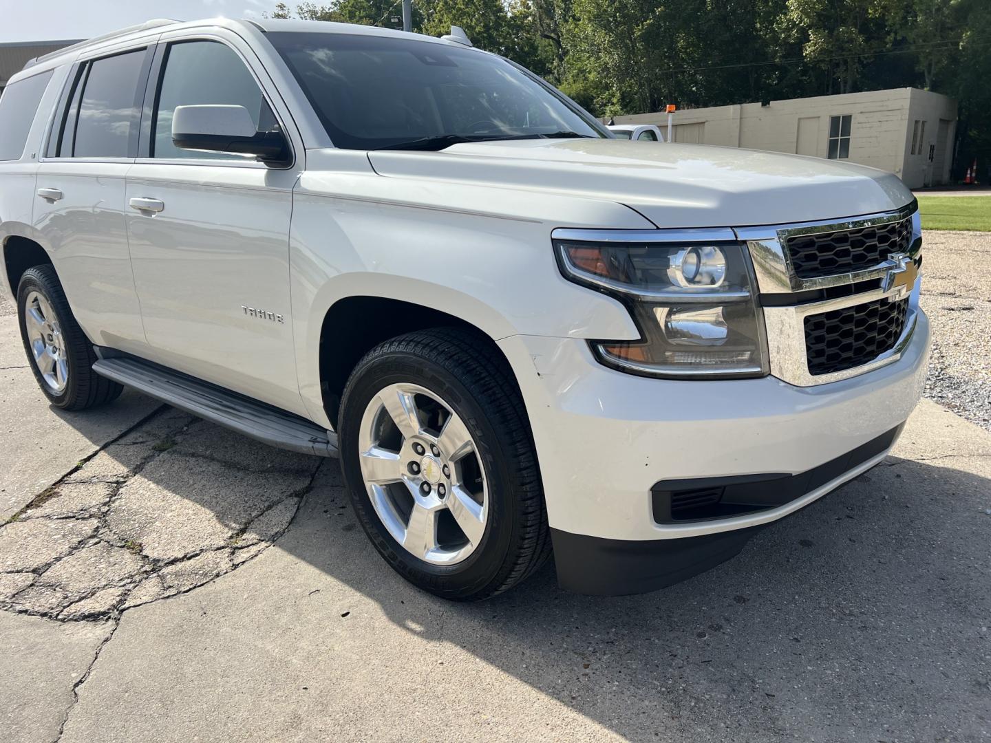 2015 White Diamond /Tan Chevrolet Tahoe LT (1GNSCBKC1FR) with an 5.3L V8 engine, 6-Speed Automatic transmission, located at 4520 Airline Hwy, Baton Rouge, LA, 70805, (225) 357-1497, 30.509325, -91.145432 - 2015 Chevrolet Tahoe LT **ONE OWNER & NO ACCIDENTS** 5.3 V8 Gas, 198K Miles, Leather Seats, Cold A/C, All Power, Bose Stereo, Seats 7, New Tires, Tow Package. FOR INFO PLEASE CONTACT JEFF AT 225-413-0981. CHECK OUT OUR A+ RATING WITH THE BETTER BUSINESS BUREAU. WE HAVE BEEN A FAMILY OWNED AND OPERA- Photo#3