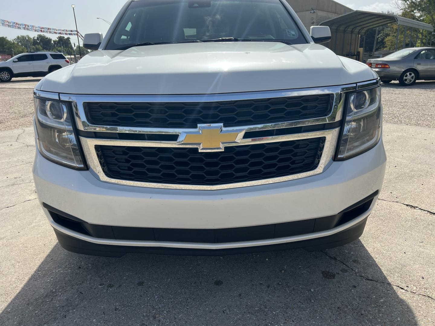 2015 White Diamond /Tan Chevrolet Tahoe LT (1GNSCBKC1FR) with an 5.3L V8 engine, 6-Speed Automatic transmission, located at 4520 Airline Hwy, Baton Rouge, LA, 70805, (225) 357-1497, 30.509325, -91.145432 - 2015 Chevrolet Tahoe LT **ONE OWNER & NO ACCIDENTS** 5.3 V8 Gas, 198K Miles, Leather Seats, Cold A/C, All Power, Bose Stereo, Seats 7, New Tires, Tow Package. FOR INFO PLEASE CONTACT JEFF AT 225-413-0981. CHECK OUT OUR A+ RATING WITH THE BETTER BUSINESS BUREAU. WE HAVE BEEN A FAMILY OWNED AND OPERA- Photo#2