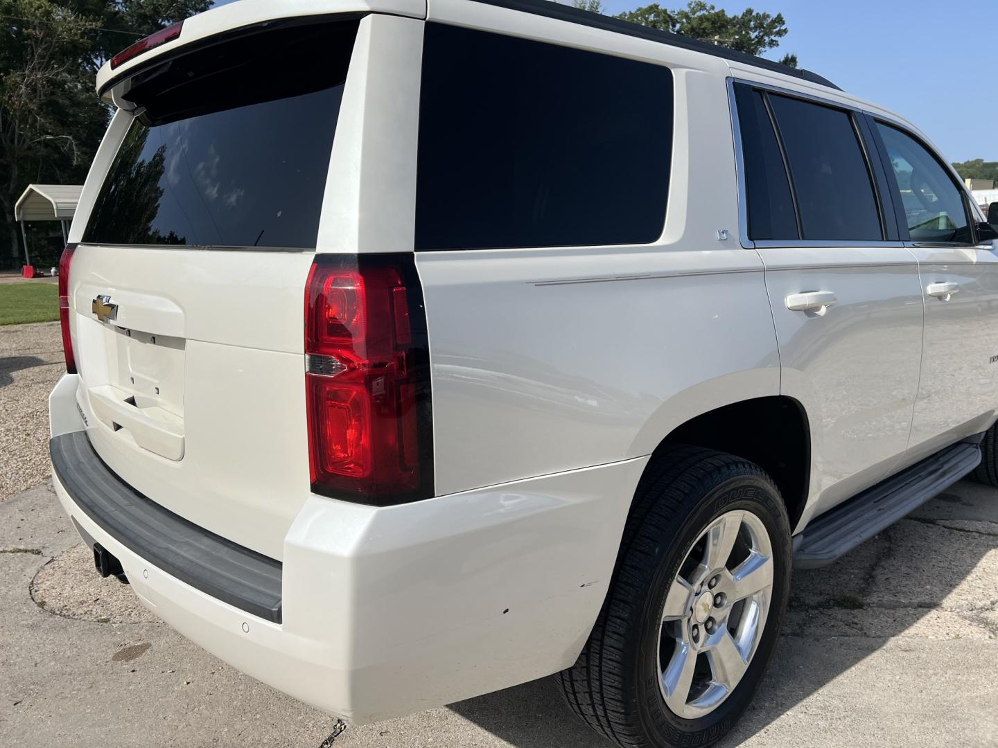 2015 White Diamond /Tan Chevrolet Tahoe LT (1GNSCBKC1FR) with an 5.3L V8 engine, 6-Speed Automatic transmission, located at 4520 Airline Hwy, Baton Rouge, LA, 70805, (225) 357-1497, 30.509325, -91.145432 - 2015 Chevrolet Tahoe LT **ONE OWNER & NO ACCIDENTS** 5.3 V8 Gas, 198K Miles, Leather Seats, Cold A/C, All Power, Bose Stereo, Seats 7, New Tires, Tow Package. FOR INFO PLEASE CONTACT JEFF AT 225-413-0981. CHECK OUT OUR A+ RATING WITH THE BETTER BUSINESS BUREAU. WE HAVE BEEN A FAMILY OWNED AND OPERA- Photo#5