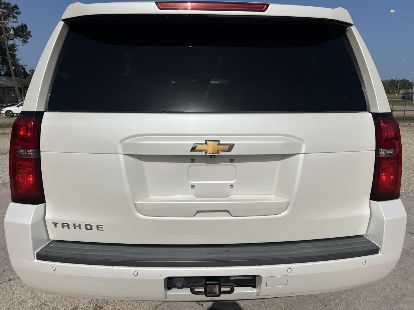 2015 White Diamond /Tan Chevrolet Tahoe LT (1GNSCBKC1FR) with an 5.3L V8 engine, 6-Speed Automatic transmission, located at 4520 Airline Hwy, Baton Rouge, LA, 70805, (225) 357-1497, 30.509325, -91.145432 - 2015 Chevrolet Tahoe LT **ONE OWNER & NO ACCIDENTS** 5.3 V8 Gas, 198K Miles, Leather Seats, Cold A/C, All Power, Bose Stereo, Seats 7, New Tires, Tow Package. FOR INFO PLEASE CONTACT JEFF AT 225-413-0981. CHECK OUT OUR A+ RATING WITH THE BETTER BUSINESS BUREAU. WE HAVE BEEN A FAMILY OWNED AND OPERA- Photo#6