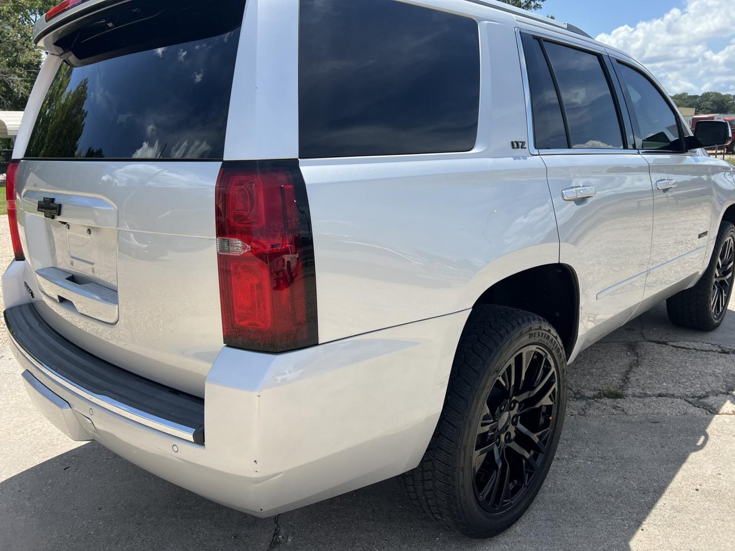 2016 Silver /Black Chevrolet Tahoe LTZ (1GNSCCKC4GR) with an 5.3L V8 engine, 6-Speed Automatic transmission, located at 4520 Airline Hwy, Baton Rouge, LA, 70805, (225) 357-1497, 30.509325, -91.145432 - 2016 Chevrolet Tahoe LTZ 5.3 V8 Gas, 166K Miles, Leather Seats, Sunroof, DVD, Cold A/C, All Power, Bose Stereo, Seats 7, Tow Package. FOR INFO PLEASE CONTACT JEFF AT 225-413-0981. CHECK OUT OUR A+ RATING WITH THE BETTER BUSINESS BUREAU. WE HAVE BEEN A FAMILY OWNED AND OPERATED BUSINESS AT THE SAME- Photo#5