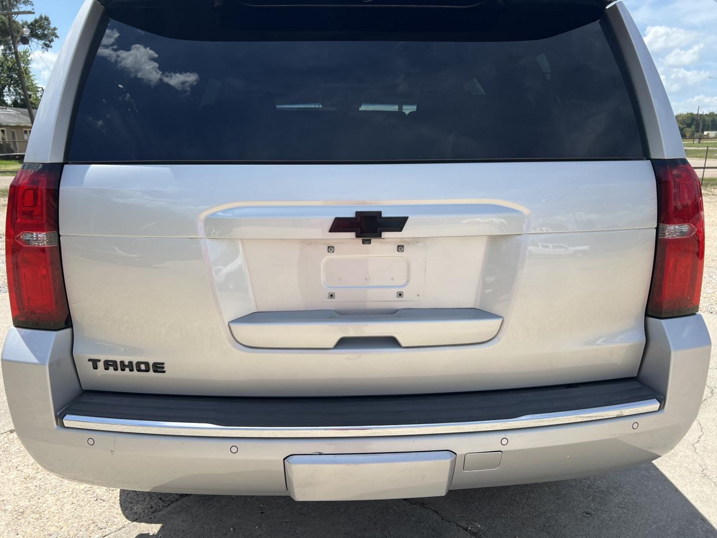 2016 Silver /Black Chevrolet Tahoe LTZ (1GNSCCKC4GR) with an 5.3L V8 engine, 6-Speed Automatic transmission, located at 4520 Airline Hwy, Baton Rouge, LA, 70805, (225) 357-1497, 30.509325, -91.145432 - 2016 Chevrolet Tahoe LTZ 5.3 V8 Gas, 166K Miles, Leather Seats, Sunroof, DVD, Cold A/C, All Power, Bose Stereo, Seats 7, Tow Package. FOR INFO PLEASE CONTACT JEFF AT 225-413-0981. CHECK OUT OUR A+ RATING WITH THE BETTER BUSINESS BUREAU. WE HAVE BEEN A FAMILY OWNED AND OPERATED BUSINESS AT THE SAME- Photo#6