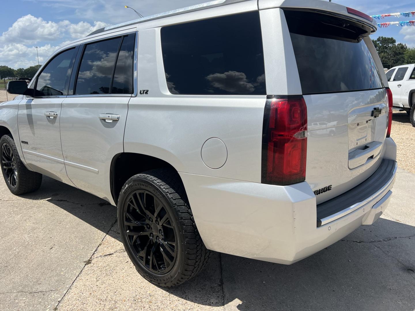 2016 Silver /Black Chevrolet Tahoe LTZ (1GNSCCKC4GR) with an 5.3L V8 engine, 6-Speed Automatic transmission, located at 4520 Airline Hwy, Baton Rouge, LA, 70805, (225) 357-1497, 30.509325, -91.145432 - 2016 Chevrolet Tahoe LTZ 5.3 V8 Gas, 166K Miles, Leather Seats, Sunroof, DVD, Cold A/C, All Power, Bose Stereo, Seats 7, Tow Package. FOR INFO PLEASE CONTACT JEFF AT 225-413-0981. CHECK OUT OUR A+ RATING WITH THE BETTER BUSINESS BUREAU. WE HAVE BEEN A FAMILY OWNED AND OPERATED BUSINESS AT THE SAME- Photo#7