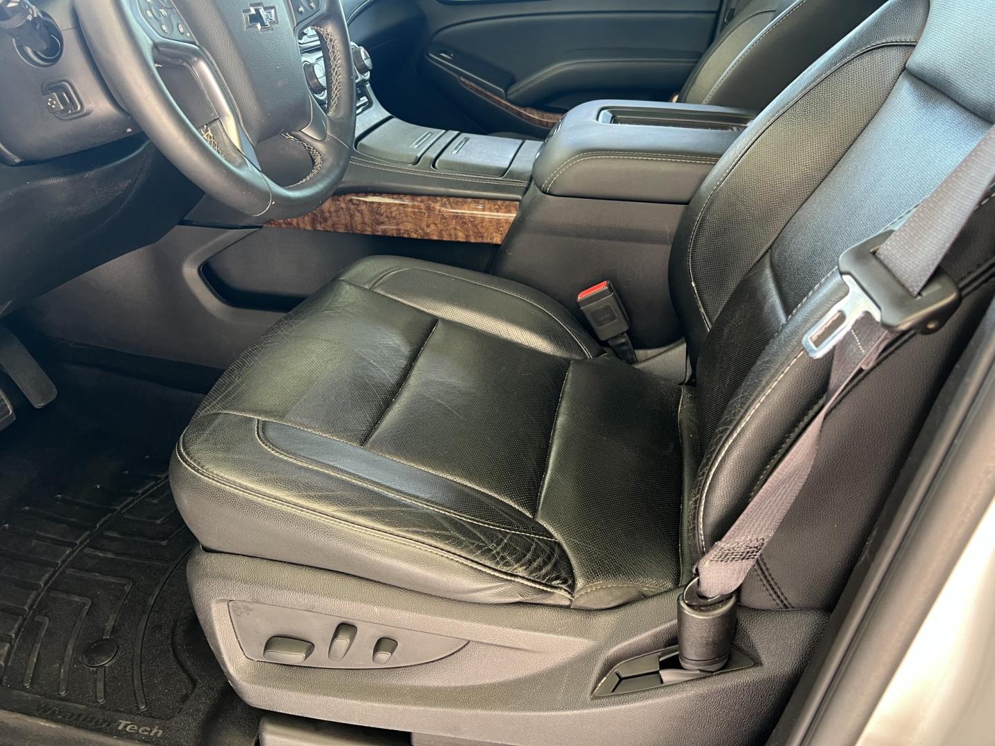 2016 Silver /Black Chevrolet Tahoe LTZ (1GNSCCKC4GR) with an 5.3L V8 engine, 6-Speed Automatic transmission, located at 4520 Airline Hwy, Baton Rouge, LA, 70805, (225) 357-1497, 30.509325, -91.145432 - 2016 Chevrolet Tahoe LTZ 5.3 V8 Gas, 166K Miles, Leather Seats, Sunroof, DVD, Cold A/C, All Power, Bose Stereo, Seats 7, Tow Package. FOR INFO PLEASE CONTACT JEFF AT 225-413-0981. CHECK OUT OUR A+ RATING WITH THE BETTER BUSINESS BUREAU. WE HAVE BEEN A FAMILY OWNED AND OPERATED BUSINESS AT THE SAME- Photo#9