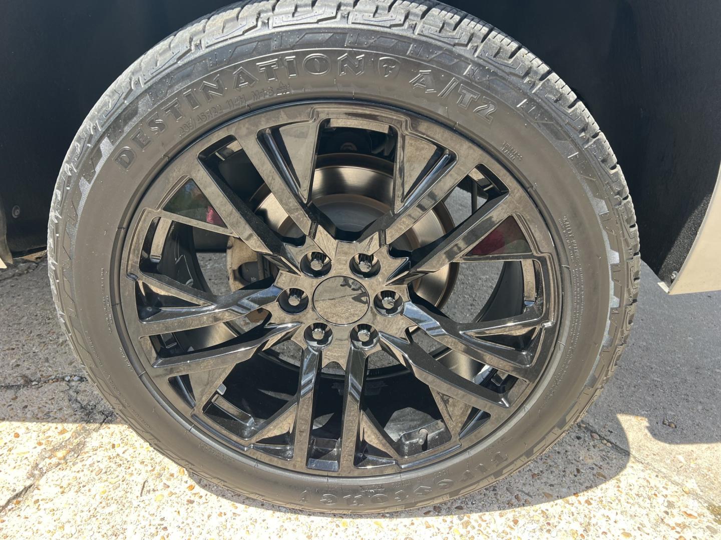 2016 Silver /Black Chevrolet Tahoe LTZ (1GNSCCKC4GR) with an 5.3L V8 engine, 6-Speed Automatic transmission, located at 4520 Airline Hwy, Baton Rouge, LA, 70805, (225) 357-1497, 30.509325, -91.145432 - 2016 Chevrolet Tahoe LTZ 5.3 V8 Gas, 166K Miles, Leather Seats, Sunroof, DVD, Cold A/C, All Power, Bose Stereo, Seats 7, Tow Package. FOR INFO PLEASE CONTACT JEFF AT 225-413-0981. CHECK OUT OUR A+ RATING WITH THE BETTER BUSINESS BUREAU. WE HAVE BEEN A FAMILY OWNED AND OPERATED BUSINESS AT THE SAME- Photo#8