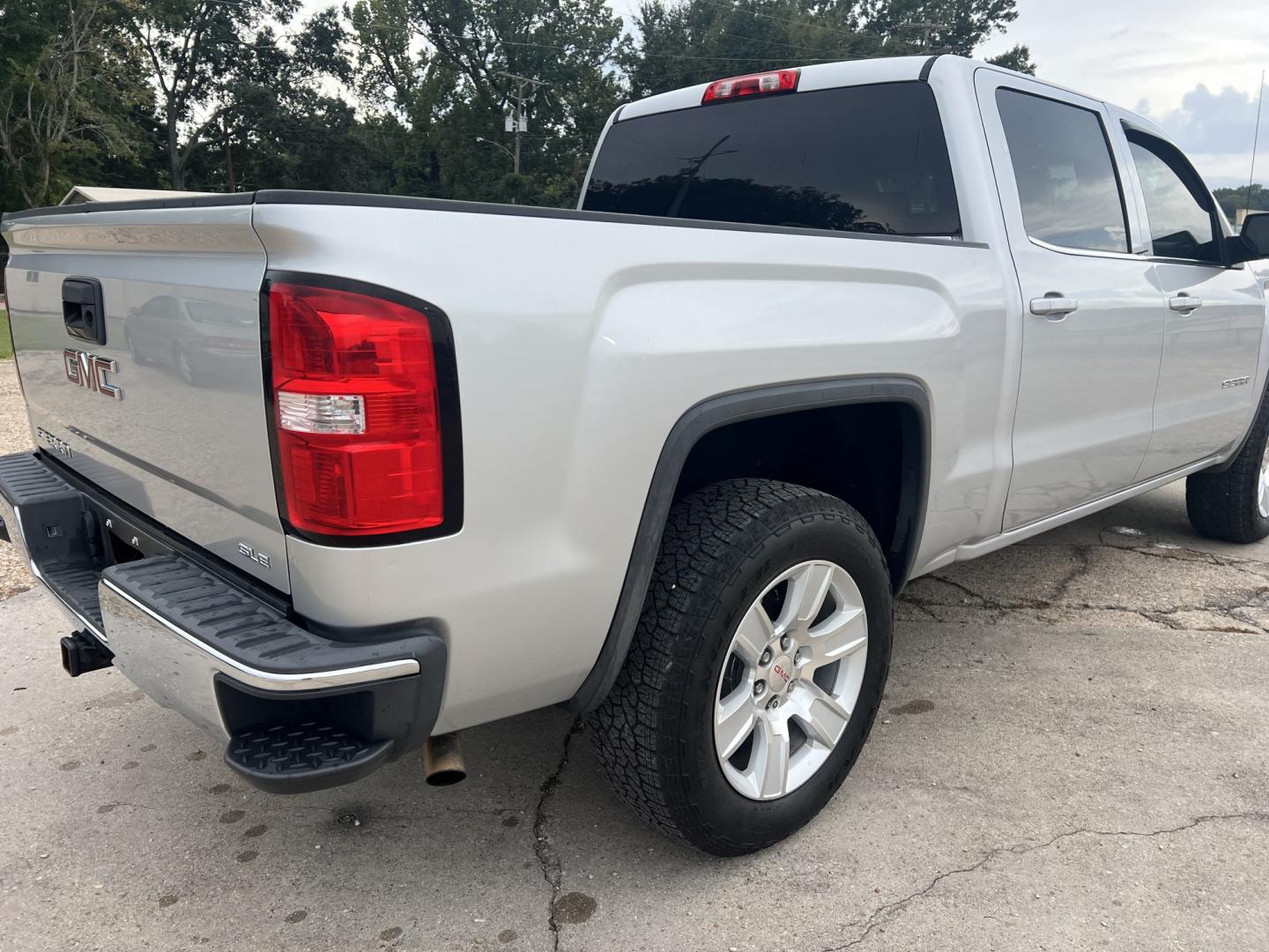 2014 Silver /Gray GMC Sierra 1500 SLE (3GTP1UEC6EG) with an 5.3L V8 engine, 6-Speed Automatic transmission, located at 4520 Airline Hwy, Baton Rouge, LA, 70805, (225) 357-1497, 30.509325, -91.145432 - 2014 GMC Sierra 1500 Crew Cab SLE 5.3 V8 Gas, 178K Miles, Cold A/C, Power Seat, Windows, Locks & Mirrors, New Tires, New Brakes, Tow Package. FOR INFO PLEASE CONTACT JEFF AT 225-413-0981. CHECK OUT OUR A+ RATING WITH THE BETTER BUSINESS BUREAU. WE HAVE BEEN A FAMILY OWNED AND OPERATED BUSINESS AT TH- Photo#5