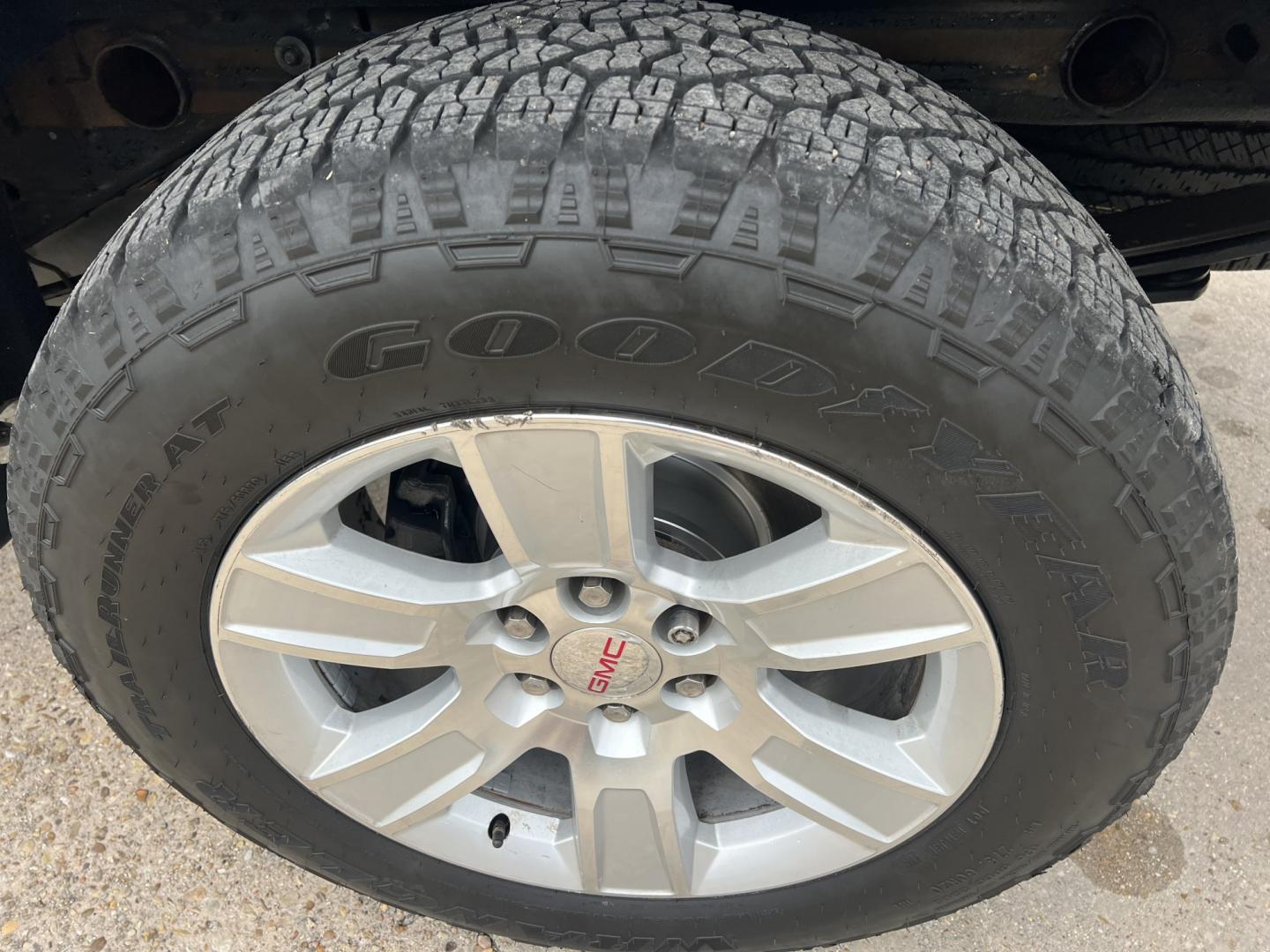 2014 Silver /Gray GMC Sierra 1500 SLE (3GTP1UEC6EG) with an 5.3L V8 engine, 6-Speed Automatic transmission, located at 4520 Airline Hwy, Baton Rouge, LA, 70805, (225) 357-1497, 30.509325, -91.145432 - 2014 GMC Sierra 1500 Crew Cab SLE 5.3 V8 Gas, 178K Miles, Cold A/C, Power Seat, Windows, Locks & Mirrors, New Tires, New Brakes, Tow Package. FOR INFO PLEASE CONTACT JEFF AT 225-413-0981. CHECK OUT OUR A+ RATING WITH THE BETTER BUSINESS BUREAU. WE HAVE BEEN A FAMILY OWNED AND OPERATED BUSINESS AT TH- Photo#9