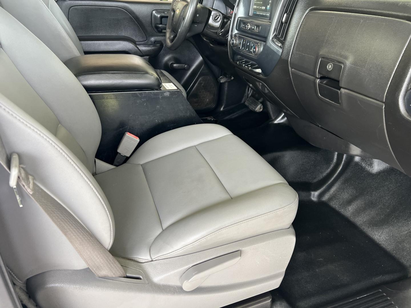 2016 White /Gray Chevrolet Silverado 3500HD Work Truck Long Box (1GB3CYCG8GZ) with an 6.0L V8 engine, 6 Speed Automatic transmission, located at 4520 Airline Hwy, Baton Rouge, LA, 70805, (225) 357-1497, 30.509325, -91.145432 - 2016 Chevrolet Silverado 3500HD 2WD, Knapheide Utility Bed, 6.0 V8 Gas, 171K Miles, Cold A/C, Tow Package. FOR INFO PLEASE CONTACT JEFF AT 225-413-0981. CHECK OUT OUR A+ RATING WITH THE BETTER BUSINESS BUREAU. WE HAVE BEEN A FAMILY OWNED AND OPERATED BUSINESS AT THE SAME LOCATION FOR OVER 48 YEARS.- Photo#13