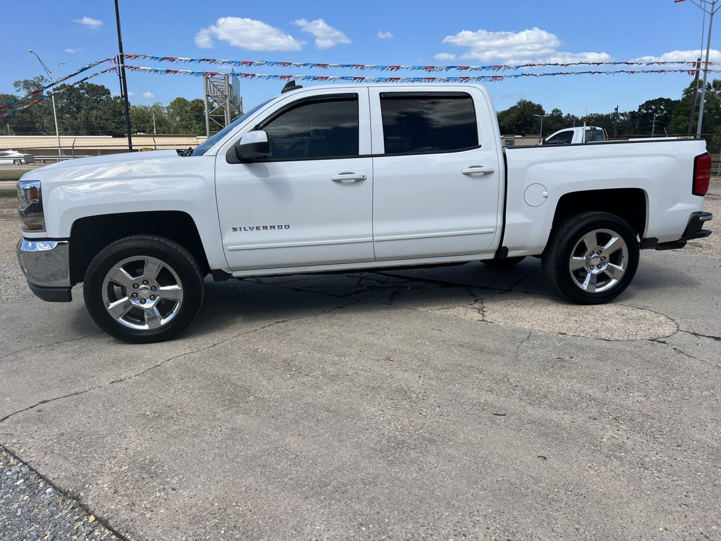 2017 White /Black Chevrolet Silverado 1500 LT (3GCPCREC5HG) with an 5.3L V8 engine, 6-Speed Automatic transmission, located at 4520 Airline Hwy, Baton Rouge, LA, 70805, (225) 357-1497, 30.509325, -91.145432 - 2017 Chevrolet Silverado 1500 Crew Cab LT, NO ACCIDENTS, 5.3 V8 Gas, 128K Miles, Heated Leather, All Power, New Transmission, New Tires, Cold A/C, Backup Camera, Tow Package. FOR INFO PLEASE CONTACT JEFF AT 225-413-0981. CHECK OUT OUR A+ RATING WITH THE BETTER BUSINESS BUREAU. WE HAVE BEEN A FAMILY- Photo#1
