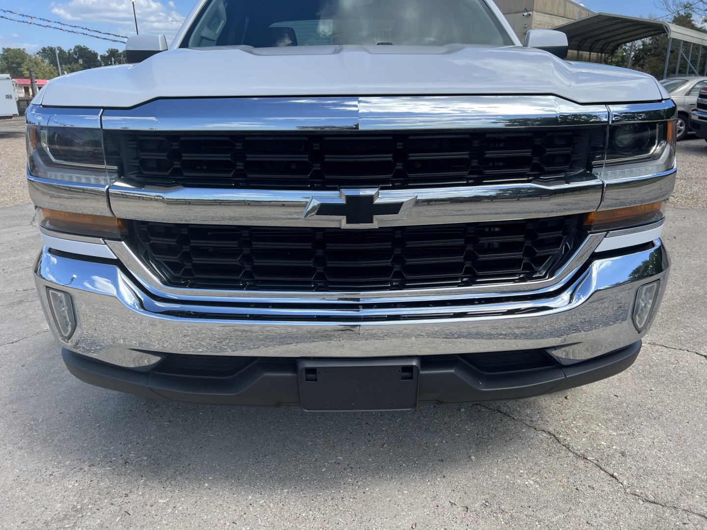 2017 White /Black Chevrolet Silverado 1500 LT (3GCPCREC5HG) with an 5.3L V8 engine, 6-Speed Automatic transmission, located at 4520 Airline Hwy, Baton Rouge, LA, 70805, (225) 357-1497, 30.509325, -91.145432 - 2017 Chevrolet Silverado 1500 Crew Cab LT, NO ACCIDENTS, 5.3 V8 Gas, 128K Miles, Heated Leather, All Power, New Transmission, New Tires, Cold A/C, Backup Camera, Tow Package. FOR INFO PLEASE CONTACT JEFF AT 225-413-0981. CHECK OUT OUR A+ RATING WITH THE BETTER BUSINESS BUREAU. WE HAVE BEEN A FAMILY- Photo#2