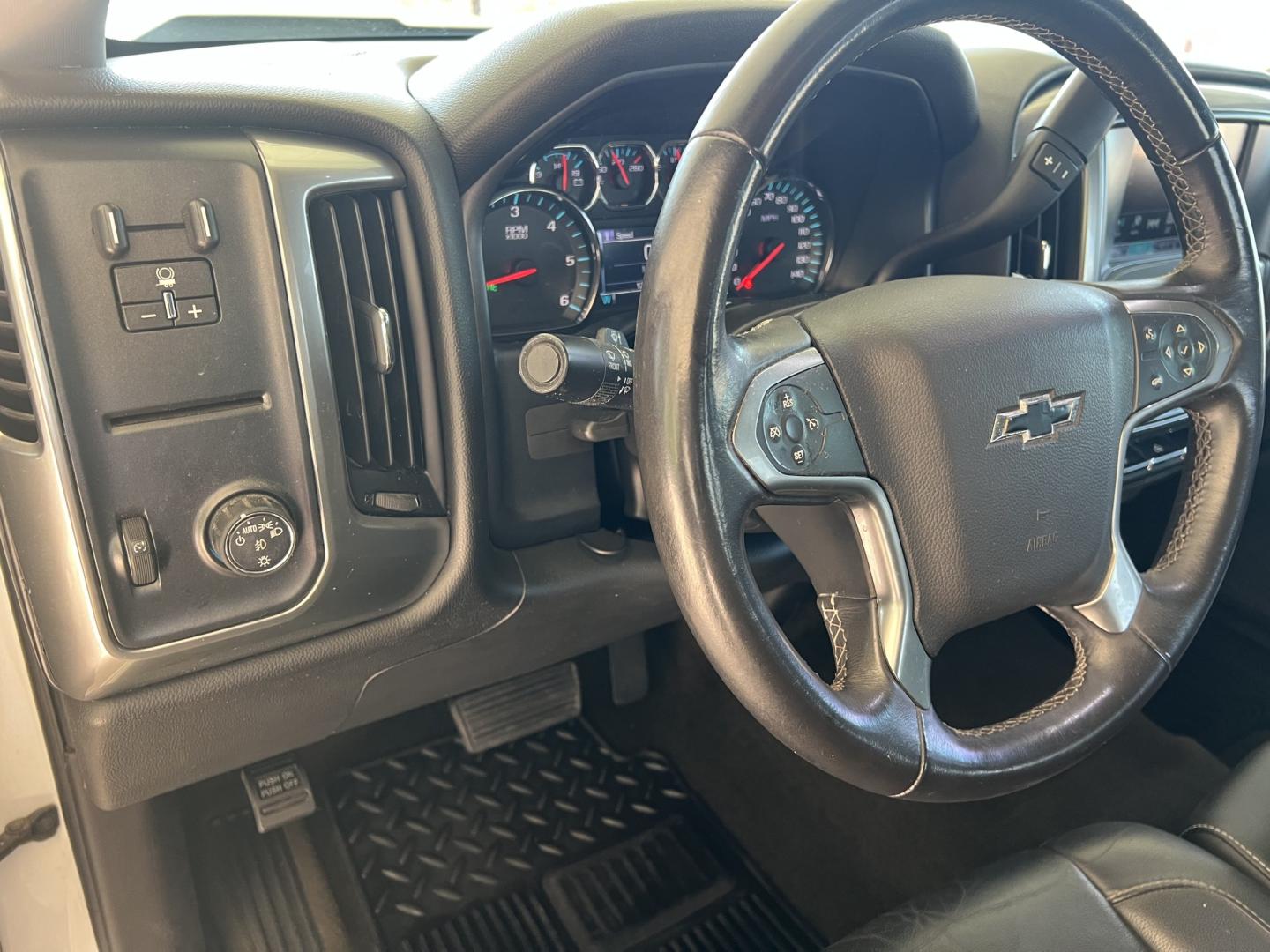 2017 White /Black Chevrolet Silverado 1500 LT (3GCPCREC5HG) with an 5.3L V8 engine, 6-Speed Automatic transmission, located at 4520 Airline Hwy, Baton Rouge, LA, 70805, (225) 357-1497, 30.509325, -91.145432 - 2017 Chevrolet Silverado 1500 Crew Cab LT, NO ACCIDENTS, 5.3 V8 Gas, 128K Miles, Heated Leather, All Power, New Transmission, New Tires, Cold A/C, Backup Camera, Tow Package. FOR INFO PLEASE CONTACT JEFF AT 225-413-0981. CHECK OUT OUR A+ RATING WITH THE BETTER BUSINESS BUREAU. WE HAVE BEEN A FAMILY- Photo#13