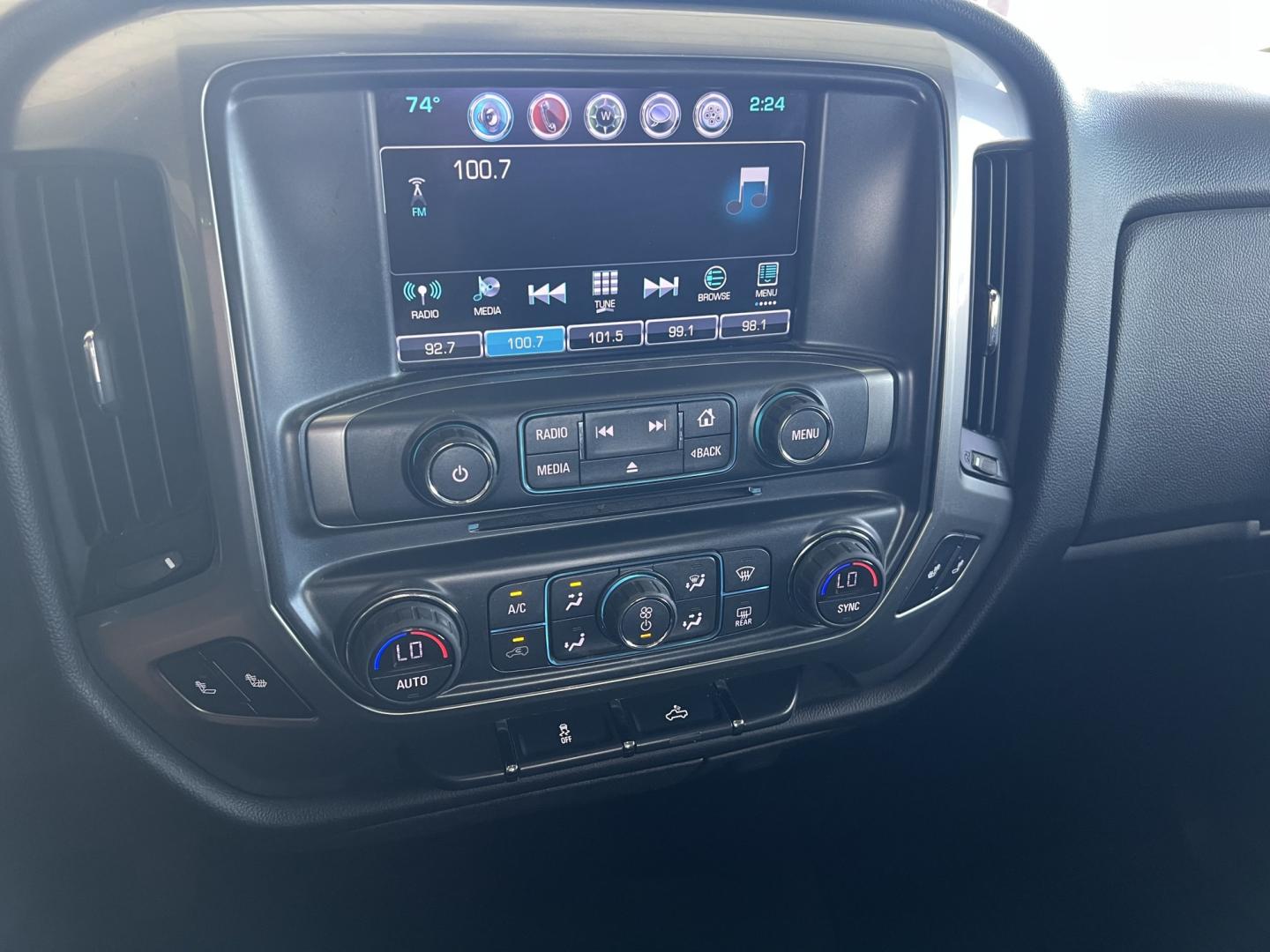 2017 White /Black Chevrolet Silverado 1500 LT (3GCPCREC5HG) with an 5.3L V8 engine, 6-Speed Automatic transmission, located at 4520 Airline Hwy, Baton Rouge, LA, 70805, (225) 357-1497, 30.509325, -91.145432 - 2017 Chevrolet Silverado 1500 Crew Cab LT, NO ACCIDENTS, 5.3 V8 Gas, 128K Miles, Heated Leather, All Power, New Transmission, New Tires, Cold A/C, Backup Camera, Tow Package. FOR INFO PLEASE CONTACT JEFF AT 225-413-0981. CHECK OUT OUR A+ RATING WITH THE BETTER BUSINESS BUREAU. WE HAVE BEEN A FAMILY- Photo#16