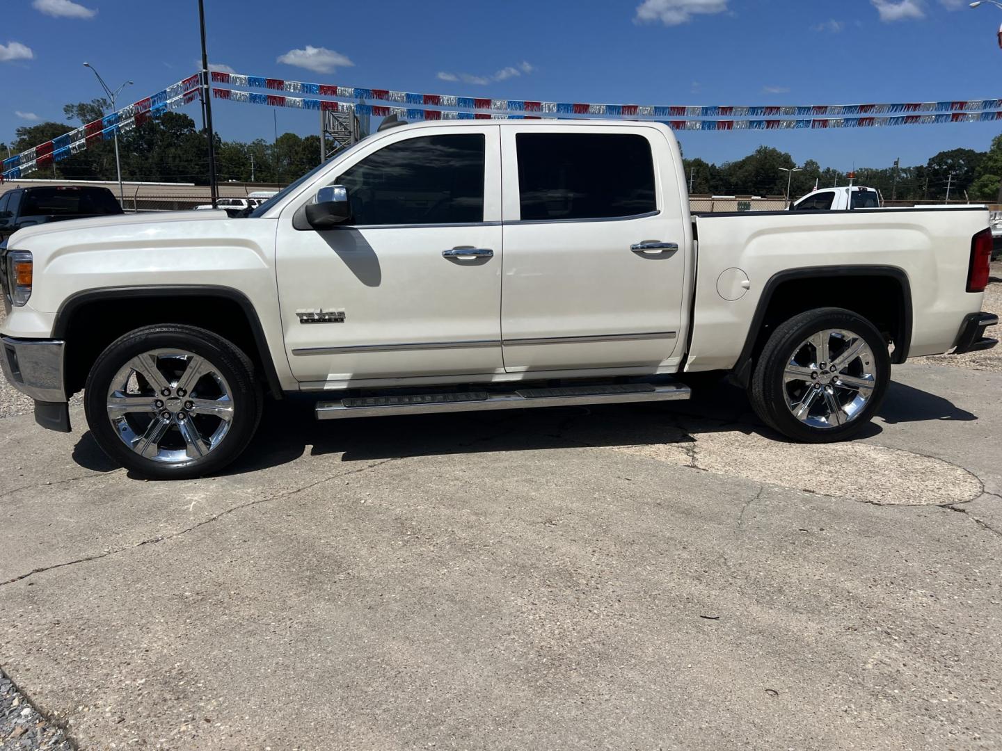 2015 White Diamond /Tan GMC Sierra 1500 SLT (3GTP1VEC6FG) with an 5.3L V8 engine, 6 Speed Automatic transmission, located at 4520 Airline Hwy, Baton Rouge, LA, 70805, (225) 357-1497, 30.509325, -91.145432 - 2015 GMC Sierra 1500 Crew Cab SLT, 5.3 V8 Gas, 190K Miles, Heated & Cooled Leather, All Power, Cold A/C, Backup Camera, Tow Package. FOR INFO PLEASE CONTACT JEFF AT 225-413-0981. CHECK OUT OUR A+ RATING WITH THE BETTER BUSINESS BUREAU. WE HAVE BEEN A FAMILY OWNED AND OPERATED BUSINESS AT THE SAME LO- Photo#1