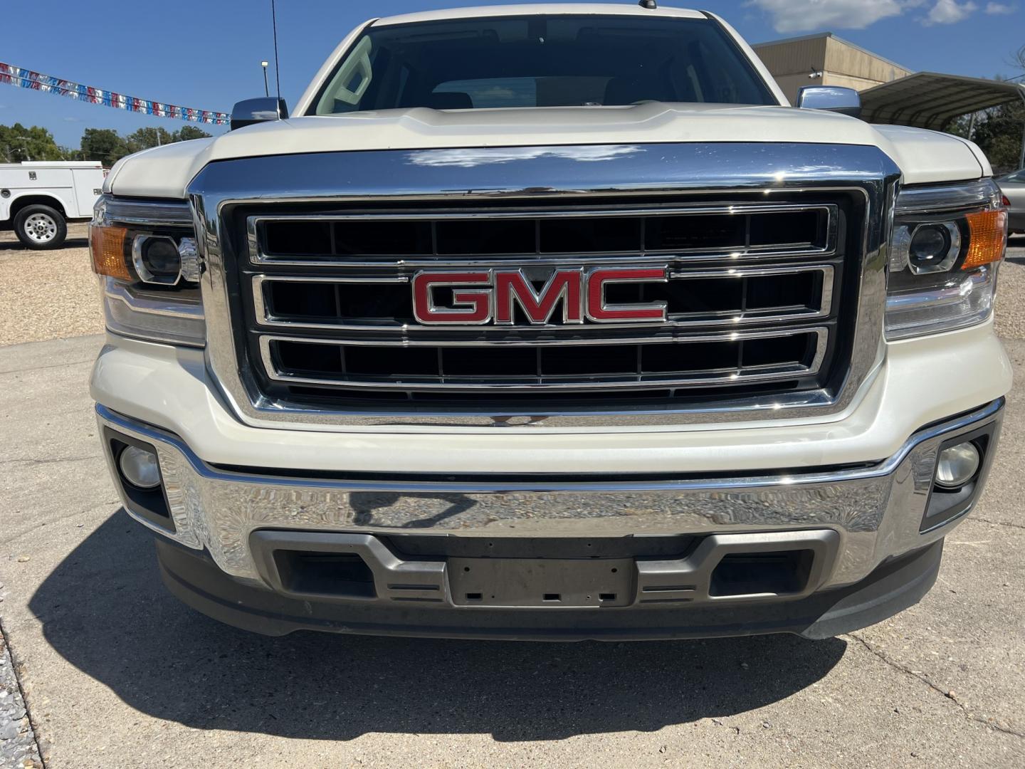 2015 White Diamond /Tan GMC Sierra 1500 SLT (3GTP1VEC6FG) with an 5.3L V8 engine, 6 Speed Automatic transmission, located at 4520 Airline Hwy, Baton Rouge, LA, 70805, (225) 357-1497, 30.509325, -91.145432 - 2015 GMC Sierra 1500 Crew Cab SLT, 5.3 V8 Gas, 190K Miles, Heated & Cooled Leather, All Power, Cold A/C, Backup Camera, Tow Package. FOR INFO PLEASE CONTACT JEFF AT 225-413-0981. CHECK OUT OUR A+ RATING WITH THE BETTER BUSINESS BUREAU. WE HAVE BEEN A FAMILY OWNED AND OPERATED BUSINESS AT THE SAME LO- Photo#2