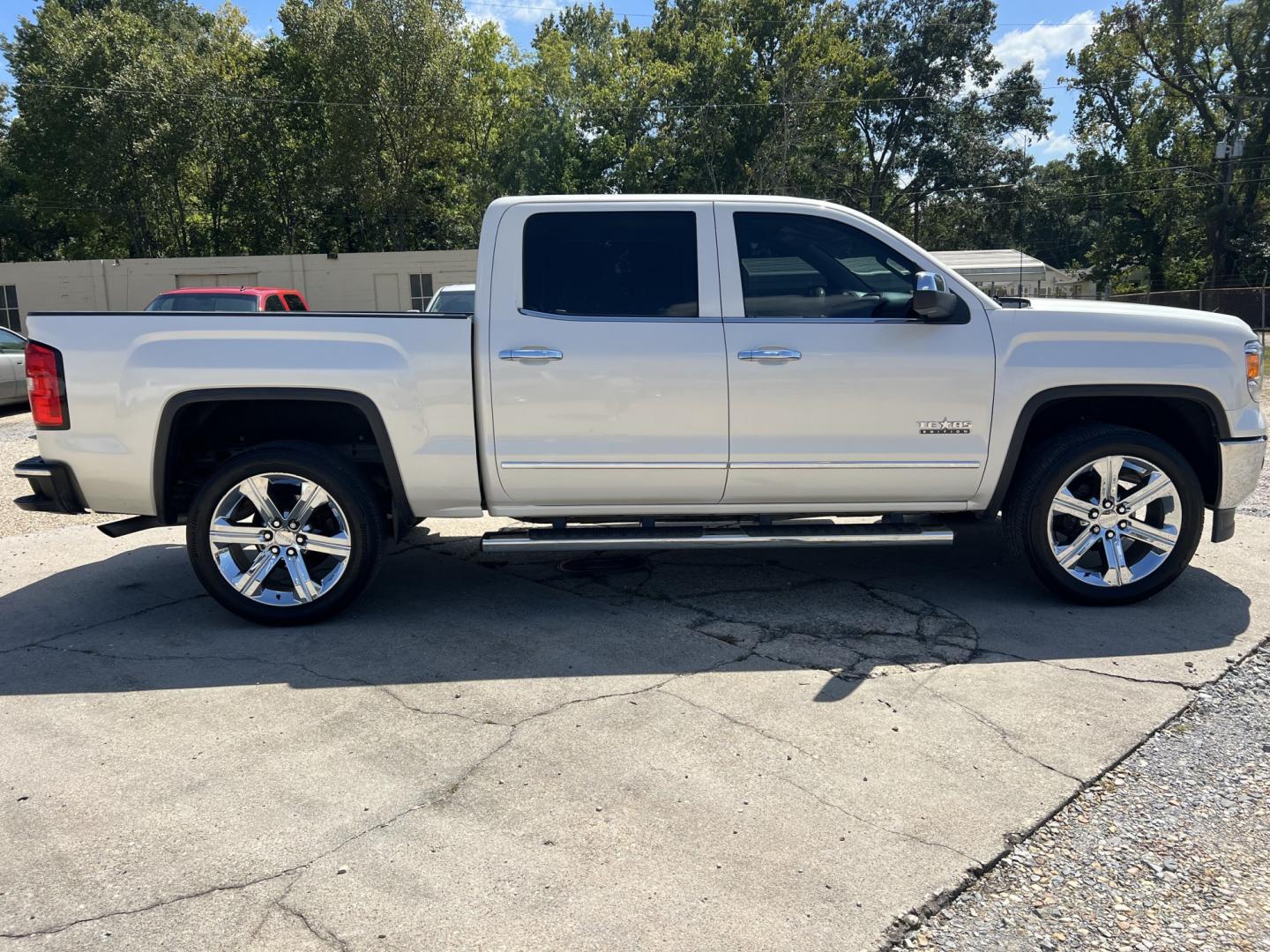 2015 White Diamond /Tan GMC Sierra 1500 SLT (3GTP1VEC6FG) with an 5.3L V8 engine, 6 Speed Automatic transmission, located at 4520 Airline Hwy, Baton Rouge, LA, 70805, (225) 357-1497, 30.509325, -91.145432 - 2015 GMC Sierra 1500 Crew Cab SLT, 5.3 V8 Gas, 190K Miles, Heated & Cooled Leather, All Power, Cold A/C, Backup Camera, Tow Package. FOR INFO PLEASE CONTACT JEFF AT 225-413-0981. CHECK OUT OUR A+ RATING WITH THE BETTER BUSINESS BUREAU. WE HAVE BEEN A FAMILY OWNED AND OPERATED BUSINESS AT THE SAME LO- Photo#4
