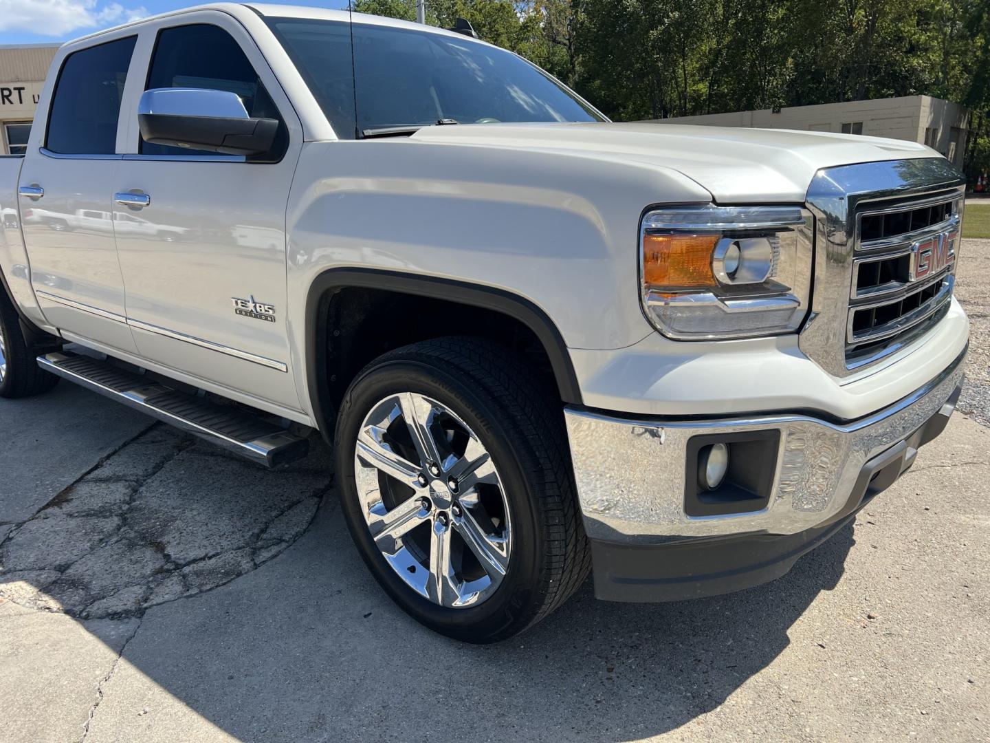 2015 White Diamond /Tan GMC Sierra 1500 SLT (3GTP1VEC6FG) with an 5.3L V8 engine, 6 Speed Automatic transmission, located at 4520 Airline Hwy, Baton Rouge, LA, 70805, (225) 357-1497, 30.509325, -91.145432 - 2015 GMC Sierra 1500 Crew Cab SLT, 5.3 V8 Gas, 190K Miles, Heated & Cooled Leather, All Power, Cold A/C, Backup Camera, Tow Package. FOR INFO PLEASE CONTACT JEFF AT 225-413-0981. CHECK OUT OUR A+ RATING WITH THE BETTER BUSINESS BUREAU. WE HAVE BEEN A FAMILY OWNED AND OPERATED BUSINESS AT THE SAME LO- Photo#3