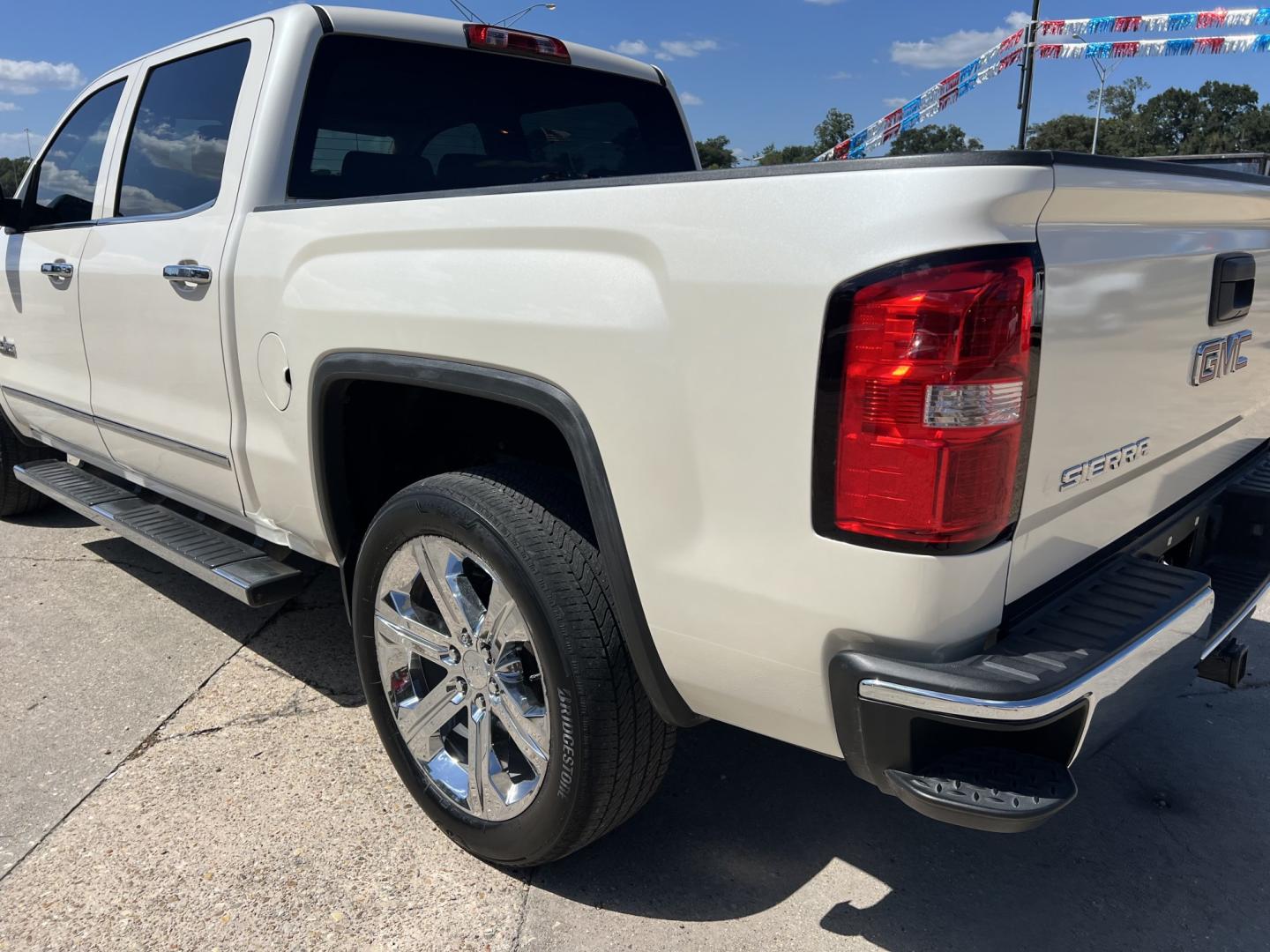 2015 White Diamond /Tan GMC Sierra 1500 SLT (3GTP1VEC6FG) with an 5.3L V8 engine, 6 Speed Automatic transmission, located at 4520 Airline Hwy, Baton Rouge, LA, 70805, (225) 357-1497, 30.509325, -91.145432 - 2015 GMC Sierra 1500 Crew Cab SLT, 5.3 V8 Gas, 190K Miles, Heated & Cooled Leather, All Power, Cold A/C, Backup Camera, Tow Package. FOR INFO PLEASE CONTACT JEFF AT 225-413-0981. CHECK OUT OUR A+ RATING WITH THE BETTER BUSINESS BUREAU. WE HAVE BEEN A FAMILY OWNED AND OPERATED BUSINESS AT THE SAME LO- Photo#7