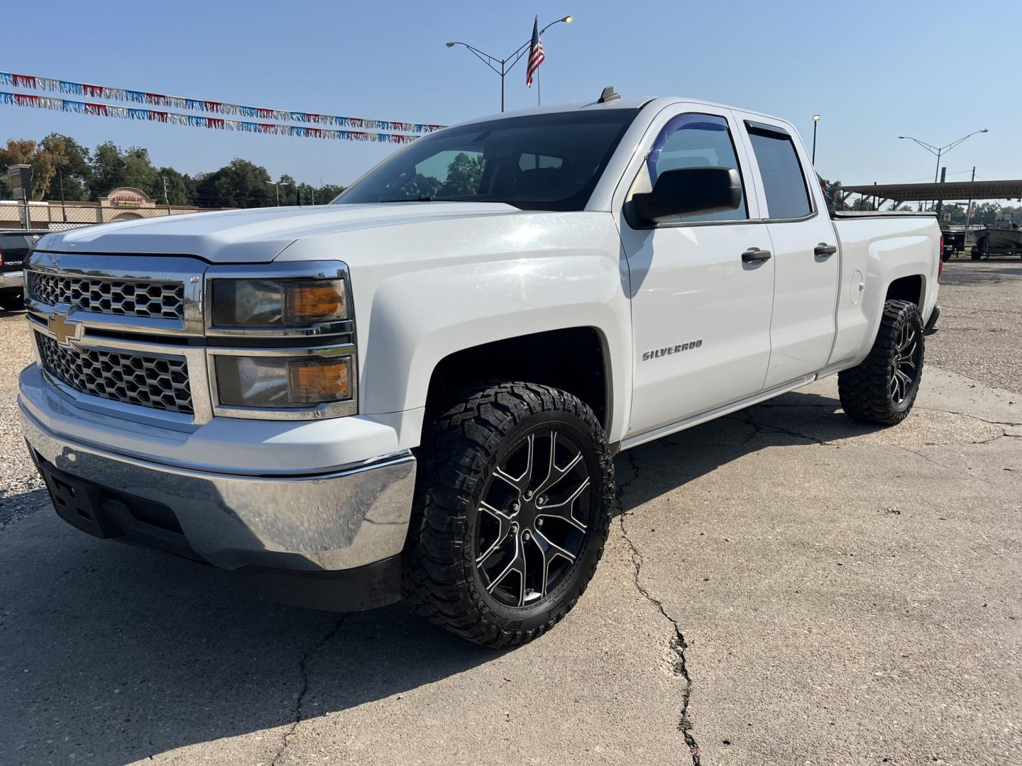 2014 White /Black Chevrolet Silverado 1500 LT (1GCRCREC1EZ) with an 5.3L V8 engine, 6-Speed Automatic transmission, located at 4520 Airline Hwy, Baton Rouge, LA, 70805, (225) 357-1497, 30.509325, -91.145432 - 2014 Chevrolet Silverado 1500 Double Cab LT 2WD 5.3 V8 Gas, 144K Miles, Power Bucket Seats, Power Windows, Locks & Mirrors, Cold A/C, Bedcover, Tow Package. Has Minor Dings & Scratches. FOR INFO PLEASE CONTACT JEFF AT 225-413-0981. CHECK OUT OUR A+ RATING WITH THE BETTER BUSINESS BUREAU. WE HAVE BEE- Photo#0