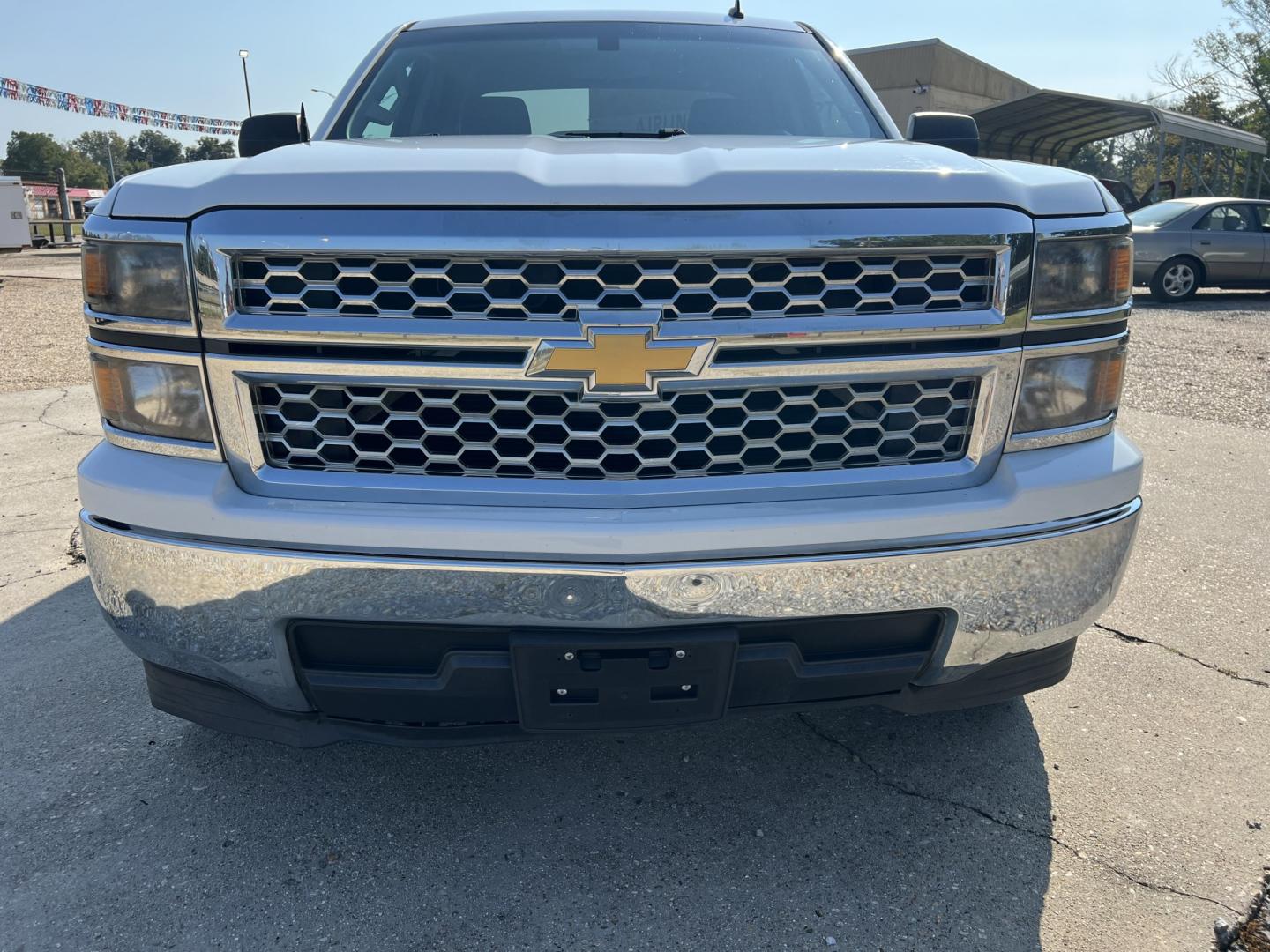 2014 White /Black Chevrolet Silverado 1500 LT (1GCRCREC1EZ) with an 5.3L V8 engine, 6-Speed Automatic transmission, located at 4520 Airline Hwy, Baton Rouge, LA, 70805, (225) 357-1497, 30.509325, -91.145432 - 2014 Chevrolet Silverado 1500 Double Cab LT 2WD 5.3 V8 Gas, 144K Miles, Power Bucket Seats, Power Windows, Locks & Mirrors, Cold A/C, Bedcover, Tow Package. Has Minor Dings & Scratches. FOR INFO PLEASE CONTACT JEFF AT 225-413-0981. CHECK OUT OUR A+ RATING WITH THE BETTER BUSINESS BUREAU. WE HAVE BEE- Photo#2