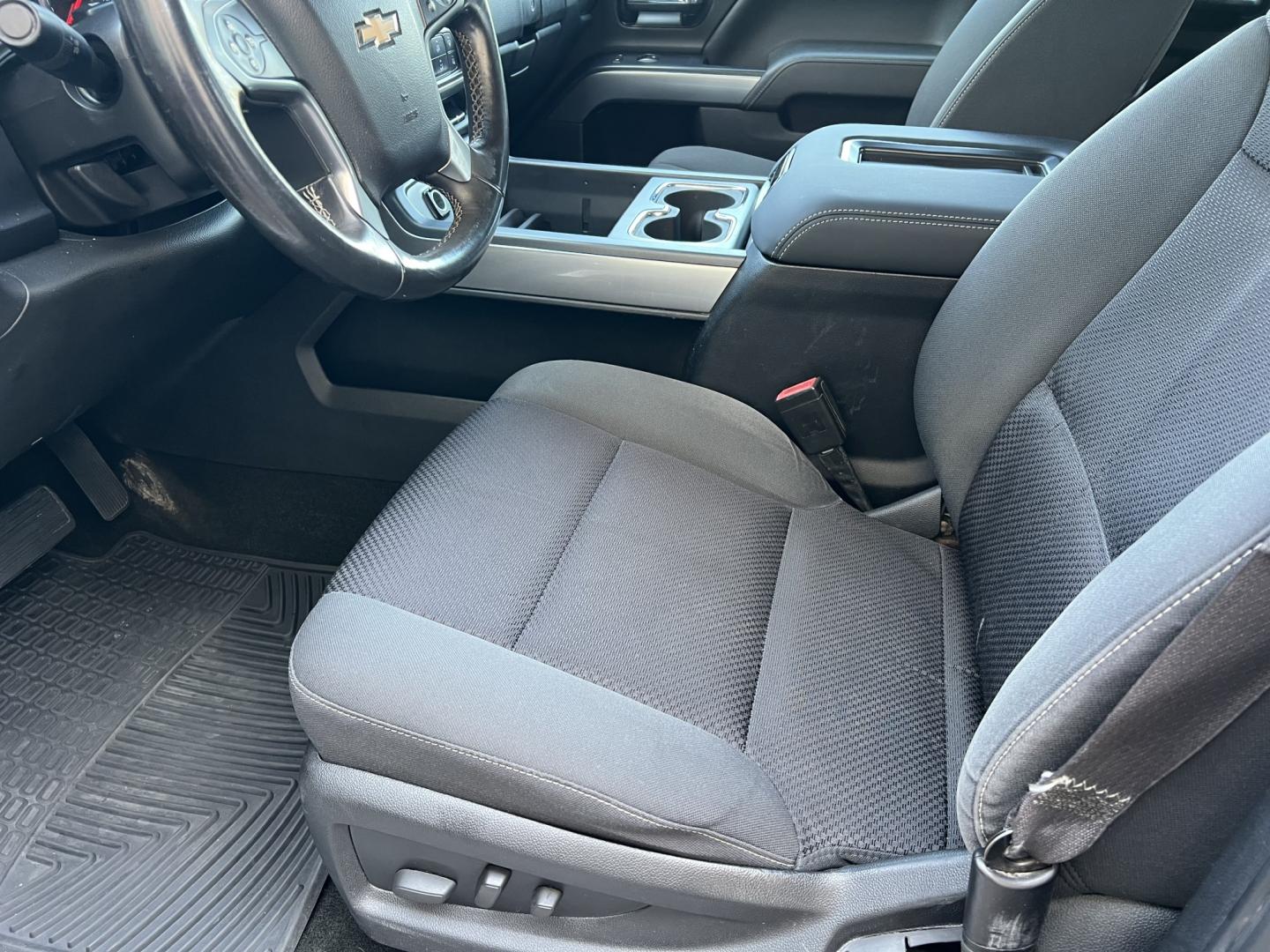 2014 White /Black Chevrolet Silverado 1500 LT (1GCRCREC1EZ) with an 5.3L V8 engine, 6-Speed Automatic transmission, located at 4520 Airline Hwy, Baton Rouge, LA, 70805, (225) 357-1497, 30.509325, -91.145432 - 2014 Chevrolet Silverado 1500 Double Cab LT 2WD 5.3 V8 Gas, 144K Miles, Power Bucket Seats, Power Windows, Locks & Mirrors, Cold A/C, Bedcover, Tow Package. Has Minor Dings & Scratches. FOR INFO PLEASE CONTACT JEFF AT 225-413-0981. CHECK OUT OUR A+ RATING WITH THE BETTER BUSINESS BUREAU. WE HAVE BEE- Photo#8