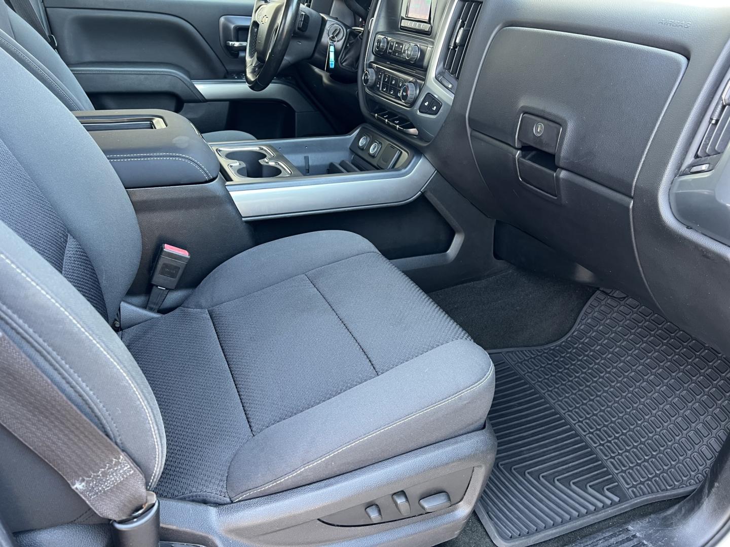 2014 White /Black Chevrolet Silverado 1500 LT (1GCRCREC1EZ) with an 5.3L V8 engine, 6-Speed Automatic transmission, located at 4520 Airline Hwy, Baton Rouge, LA, 70805, (225) 357-1497, 30.509325, -91.145432 - 2014 Chevrolet Silverado 1500 Double Cab LT 2WD 5.3 V8 Gas, 144K Miles, Power Bucket Seats, Power Windows, Locks & Mirrors, Cold A/C, Bedcover, Tow Package. Has Minor Dings & Scratches. FOR INFO PLEASE CONTACT JEFF AT 225-413-0981. CHECK OUT OUR A+ RATING WITH THE BETTER BUSINESS BUREAU. WE HAVE BEE- Photo#9