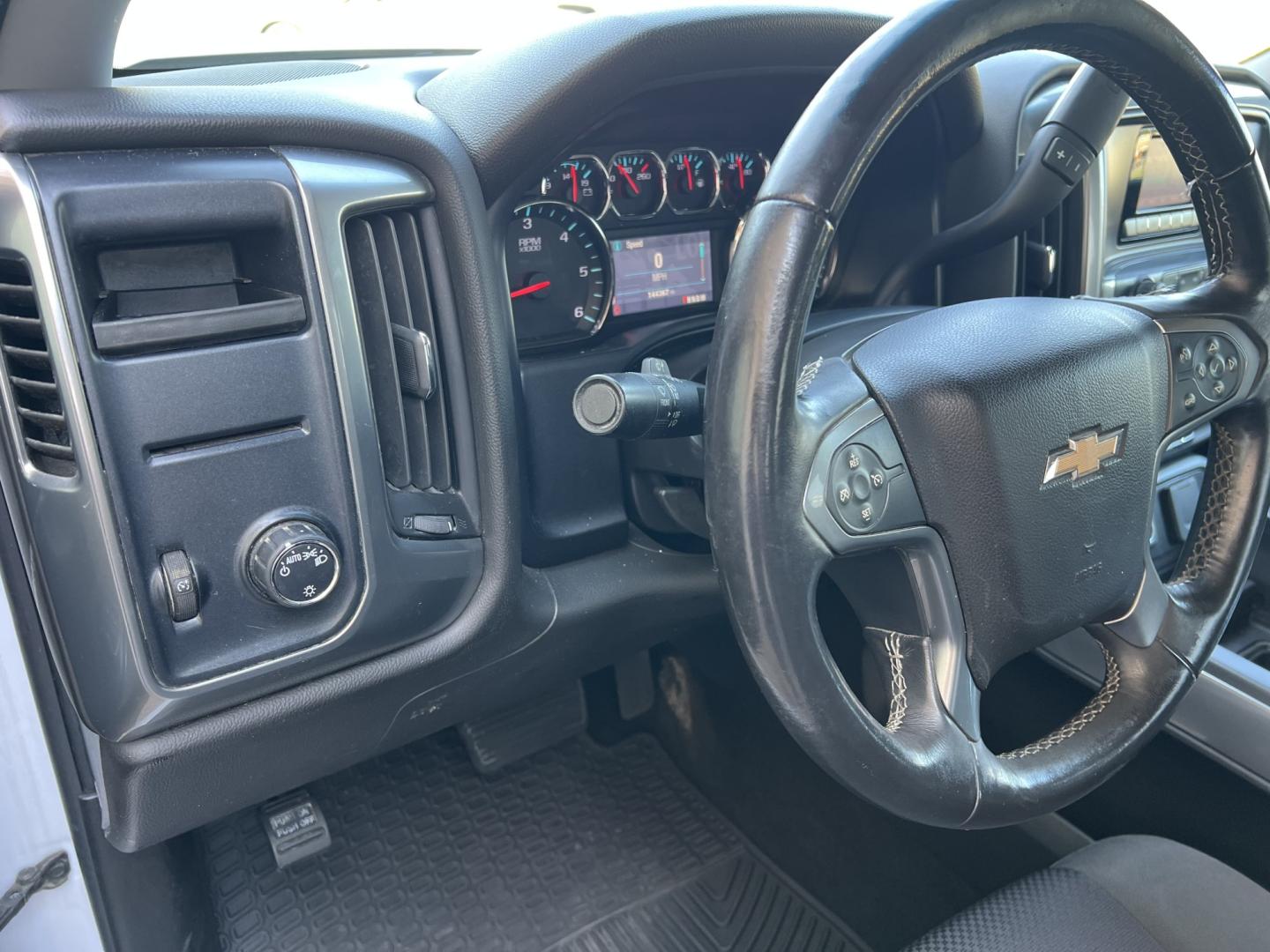 2014 White /Black Chevrolet Silverado 1500 LT (1GCRCREC1EZ) with an 5.3L V8 engine, 6-Speed Automatic transmission, located at 4520 Airline Hwy, Baton Rouge, LA, 70805, (225) 357-1497, 30.509325, -91.145432 - 2014 Chevrolet Silverado 1500 Double Cab LT 2WD 5.3 V8 Gas, 144K Miles, Power Bucket Seats, Power Windows, Locks & Mirrors, Cold A/C, Bedcover, Tow Package. Has Minor Dings & Scratches. FOR INFO PLEASE CONTACT JEFF AT 225-413-0981. CHECK OUT OUR A+ RATING WITH THE BETTER BUSINESS BUREAU. WE HAVE BEE- Photo#12