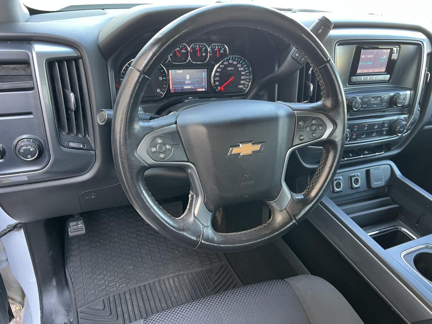 2014 White /Black Chevrolet Silverado 1500 LT (1GCRCREC1EZ) with an 5.3L V8 engine, 6-Speed Automatic transmission, located at 4520 Airline Hwy, Baton Rouge, LA, 70805, (225) 357-1497, 30.509325, -91.145432 - 2014 Chevrolet Silverado 1500 Double Cab LT 2WD 5.3 V8 Gas, 144K Miles, Power Bucket Seats, Power Windows, Locks & Mirrors, Cold A/C, Bedcover, Tow Package. Has Minor Dings & Scratches. FOR INFO PLEASE CONTACT JEFF AT 225-413-0981. CHECK OUT OUR A+ RATING WITH THE BETTER BUSINESS BUREAU. WE HAVE BEE- Photo#13
