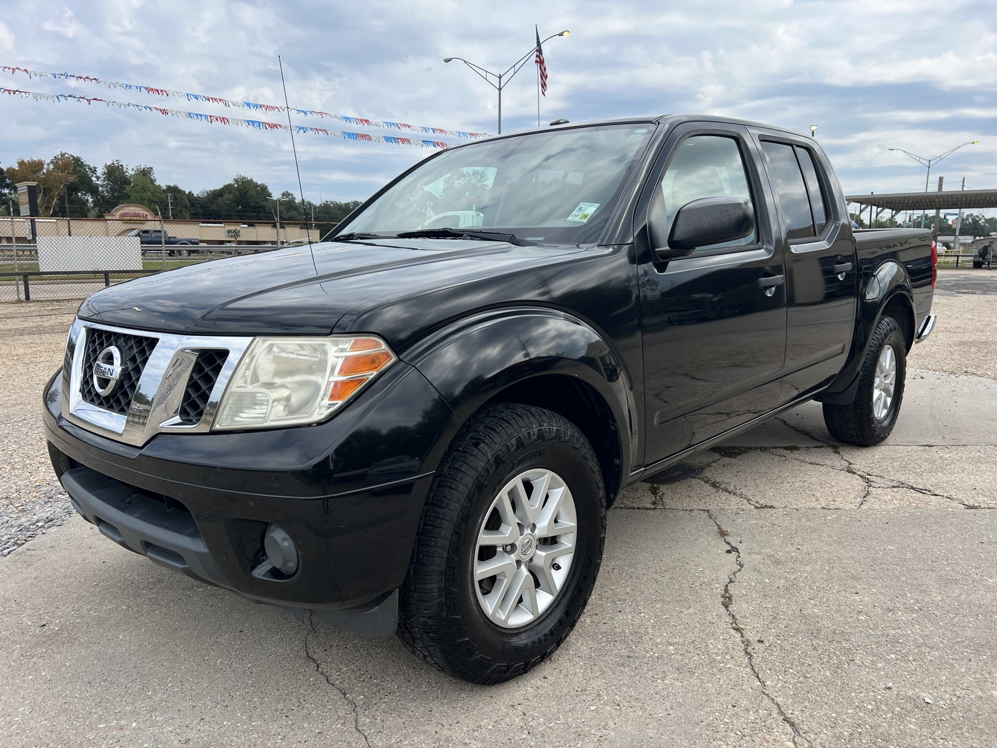 photo of 2016 Nissan Frontier SV Crew Cab 2WD