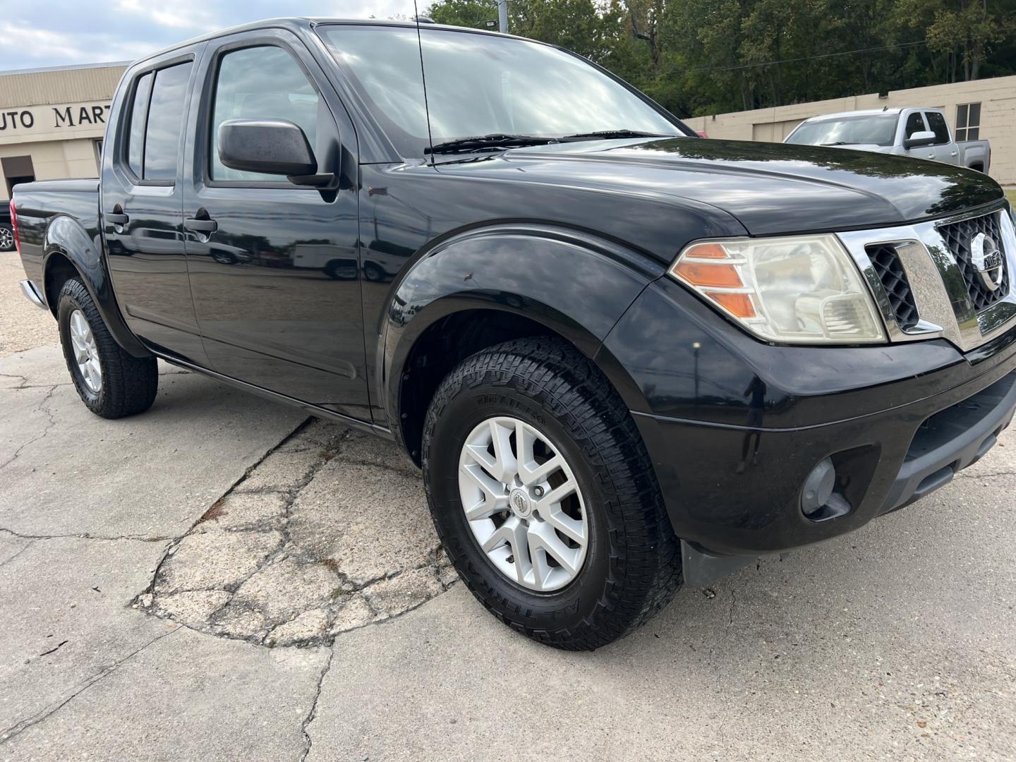 2016 Black /Gray Nissan Frontier SV (1N6AD0ER5GN) with an 4.0L V6 DOHC 24V engine, Automatic transmission, located at 4520 Airline Hwy, Baton Rouge, LA, 70805, (225) 357-1497, 30.509325, -91.145432 - 2016 Nissan Frontier Crew Cab SV 2WD 4.0 V6 Gas, 132K Miles, Automatic Transmission, Power Windows, Locks & Mirrors, Cold A/C, Bluetooth Radio, Tow Package. FOR INFO PLEASE CONTACT JEFF AT 225-413-0981. CHECK OUT OUR A+ RATING WITH THE BETTER BUSINESS BUREAU. WE HAVE BEEN A FAMILY OWNED AND OPERATED- Photo#3