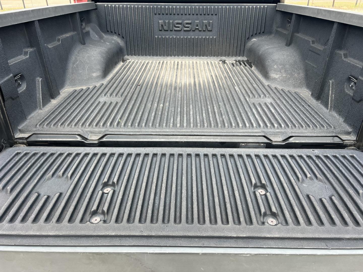 2016 Black /Gray Nissan Frontier SV (1N6AD0ER5GN) with an 4.0L V6 DOHC 24V engine, Automatic transmission, located at 4520 Airline Hwy, Baton Rouge, LA, 70805, (225) 357-1497, 30.509325, -91.145432 - 2016 Nissan Frontier Crew Cab SV 2WD 4.0 V6 Gas, 132K Miles, Automatic Transmission, Power Windows, Locks & Mirrors, Cold A/C, Bluetooth Radio, Tow Package. FOR INFO PLEASE CONTACT JEFF AT 225-413-0981. CHECK OUT OUR A+ RATING WITH THE BETTER BUSINESS BUREAU. WE HAVE BEEN A FAMILY OWNED AND OPERATED- Photo#8