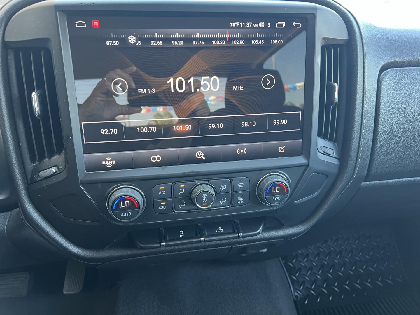 2018 Black /Gray GMC Sierra 1500 SLE (3GTP1MEC5JG) with an 5.3L V8 engine, 6-Speed Automatic transmission, located at 4520 Airline Hwy, Baton Rouge, LA, 70805, (225) 357-1497, 30.509325, -91.145432 - 2018 GMC Sierra 1500 Crew Cab SLE 2WD, NO ACCIDENTS, 5.3 V8 Gas, 142K Miles, Power Seat, Windows, Locks & Mirrors, Bigger Touch Screen Radio, Cold A/C, Backup Camera, Tow Package. FOR INFO PLEASE CONTACT JEFF AT 225-413-0981. CHECK OUT OUR A+ RATING WITH THE BETTER BUSINESS BUREAU. WE HAVE BEEN A FA- Photo#15