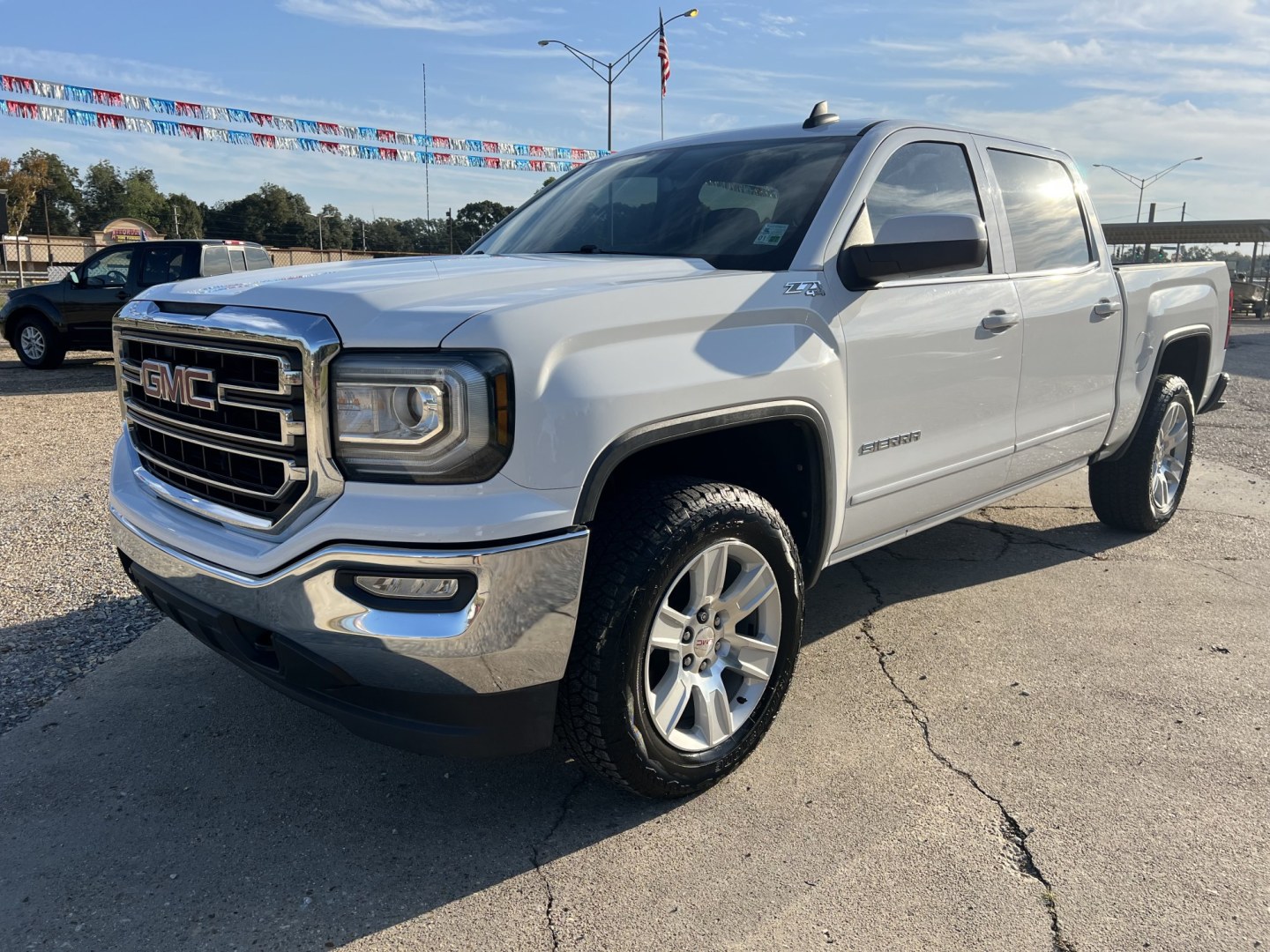 2018 White /Gray GMC Sierra 1500 SLE Z71 (3GTU2MEC4JG) with an 5.3L V8 engine, 6-Speed Automatic transmission, located at 4520 Airline Hwy, Baton Rouge, LA, 70805, (225) 357-1497, 30.509325, -91.145432 - 2018 GMC Sierra 1500 Crew Cab Z71 4WD **ONE OWNER & NO ACCIDENTS** 5.3 V8 Gas, 152K Miles, Power Seat, Windows, Locks & Mirrors, New Tires, Cold A/C, Backup Camera, Spray In Bedliner, Tow Package. FOR INFO PLEASE CONTACT JEFF AT 225-413-0981. CHECK OUT OUR A+ RATING WITH THE BETTER BUSINESS BUREAU.- Photo#0