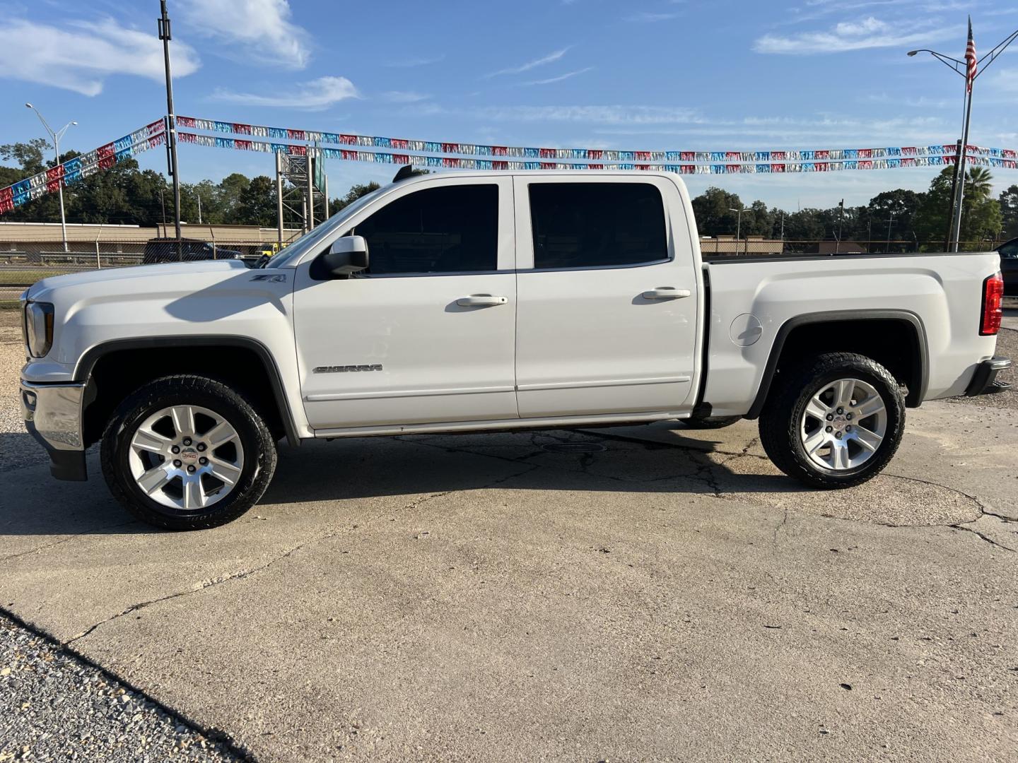 2018 White /Gray GMC Sierra 1500 SLE Z71 (3GTU2MEC4JG) with an 5.3L V8 engine, 6-Speed Automatic transmission, located at 4520 Airline Hwy, Baton Rouge, LA, 70805, (225) 357-1497, 30.509325, -91.145432 - 2018 GMC Sierra 1500 Crew Cab Z71 4WD **ONE OWNER & NO ACCIDENTS** 5.3 V8 Gas, 152K Miles, Power Seat, Windows, Locks & Mirrors, New Tires, Cold A/C, Backup Camera, Spray In Bedliner, Tow Package. FOR INFO PLEASE CONTACT JEFF AT 225-413-0981. CHECK OUT OUR A+ RATING WITH THE BETTER BUSINESS BUREAU.- Photo#1