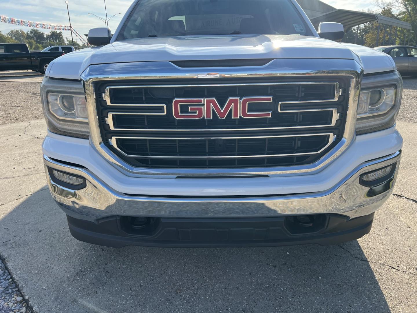 2018 White /Gray GMC Sierra 1500 SLE Z71 (3GTU2MEC4JG) with an 5.3L V8 engine, 6-Speed Automatic transmission, located at 4520 Airline Hwy, Baton Rouge, LA, 70805, (225) 357-1497, 30.509325, -91.145432 - 2018 GMC Sierra 1500 Crew Cab Z71 4WD **ONE OWNER & NO ACCIDENTS** 5.3 V8 Gas, 152K Miles, Power Seat, Windows, Locks & Mirrors, New Tires, Cold A/C, Backup Camera, Spray In Bedliner, Tow Package. FOR INFO PLEASE CONTACT JEFF AT 225-413-0981. CHECK OUT OUR A+ RATING WITH THE BETTER BUSINESS BUREAU.- Photo#2