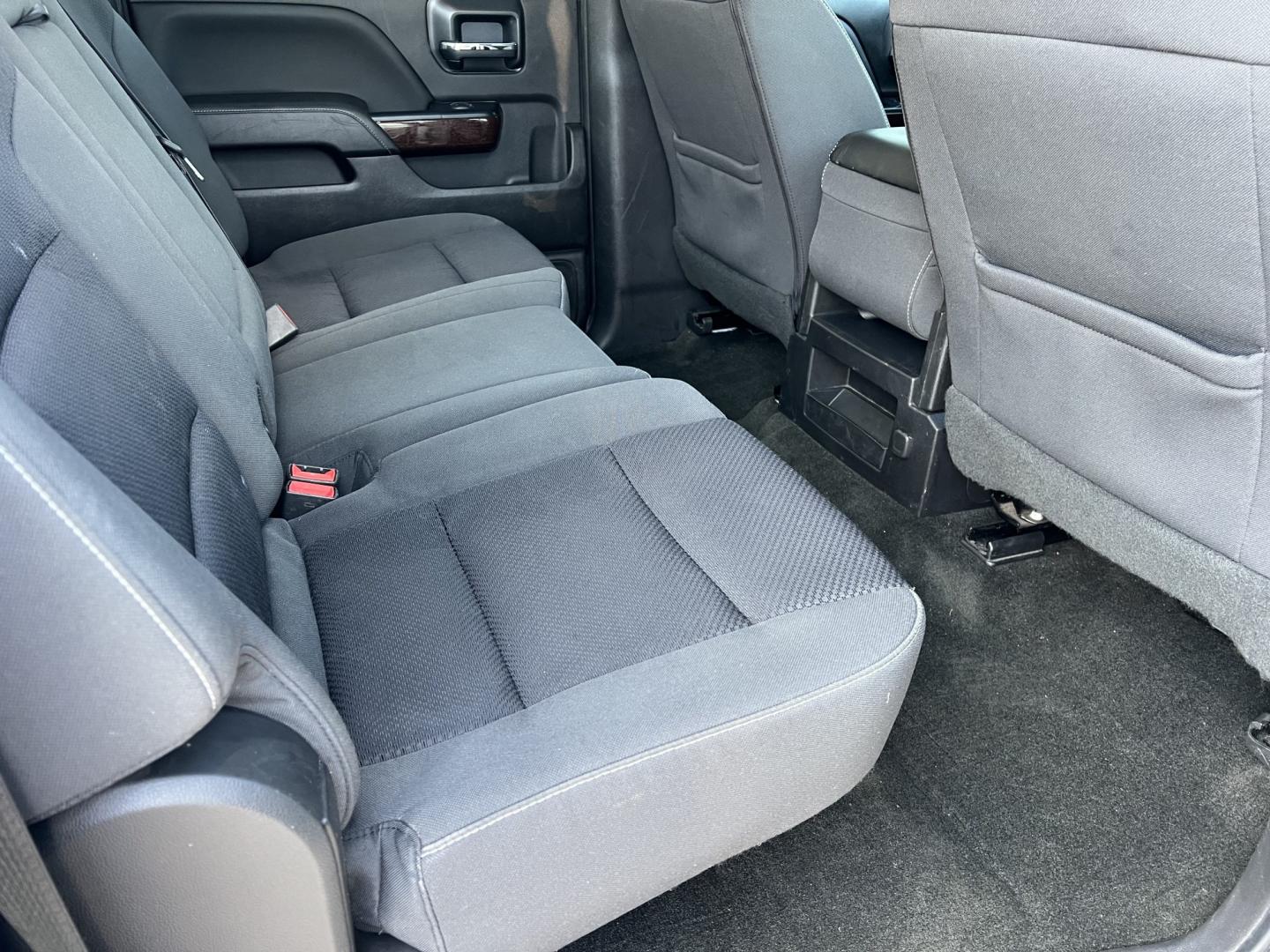 2018 White /Gray GMC Sierra 1500 SLE Z71 (3GTU2MEC4JG) with an 5.3L V8 engine, 6-Speed Automatic transmission, located at 4520 Airline Hwy, Baton Rouge, LA, 70805, (225) 357-1497, 30.509325, -91.145432 - 2018 GMC Sierra 1500 Crew Cab Z71 4WD **ONE OWNER & NO ACCIDENTS** 5.3 V8 Gas, 152K Miles, Power Seat, Windows, Locks & Mirrors, New Tires, Cold A/C, Backup Camera, Spray In Bedliner, Tow Package. FOR INFO PLEASE CONTACT JEFF AT 225-413-0981. CHECK OUT OUR A+ RATING WITH THE BETTER BUSINESS BUREAU.- Photo#12