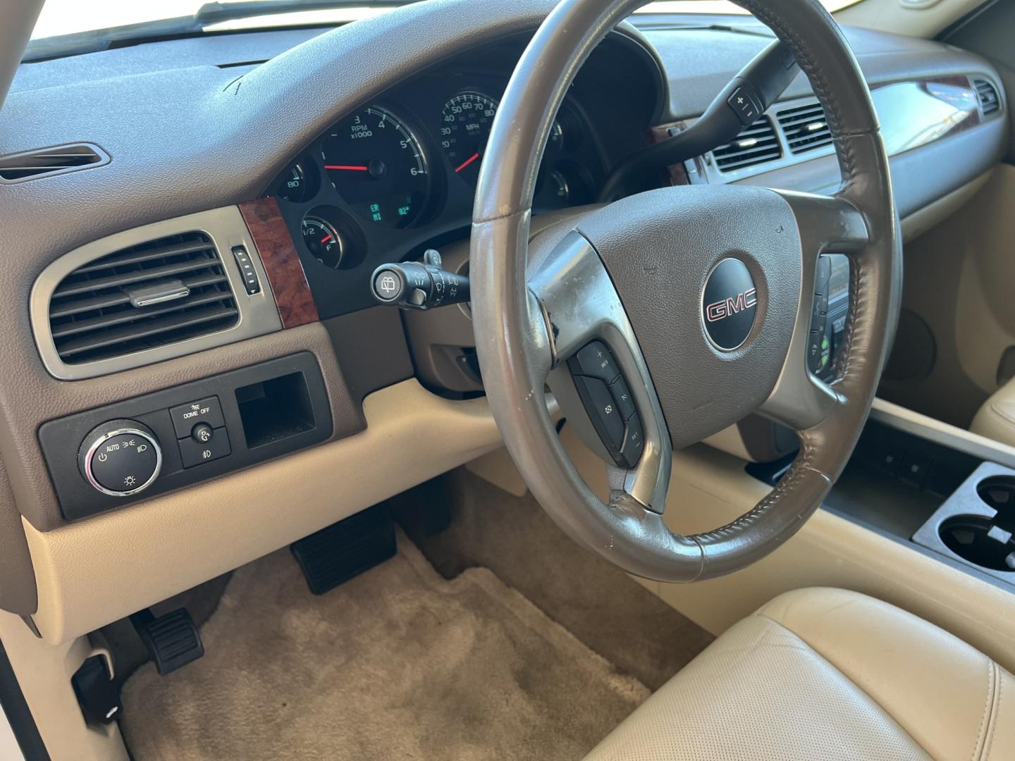 2010 White Diamond /Tan GMC Yukon SLT (1GKUCCE03AR) with an 5.3L V8 engine, Automatic transmission, located at 4520 Airline Hwy, Baton Rouge, LA, 70805, (225) 357-1497, 30.509325, -91.145432 - 2010 GMC Yukon SLT **NO ACCIDENTS** 5.3 V8 Gas, 181K Miles, Heated & Cooled Leather, Sunroof, DVD, All Power, Seats 7, Cold A/C, Backup Camera, Tow Package. FOR INFO PLEASE CONTACT JEFF AT 225-413-0981. CHECK OUT OUR A+ RATING WITH THE BETTER BUSINESS BUREAU. WE HAVE BEEN A FAMILY OWNED AND OPERATED- Photo#13