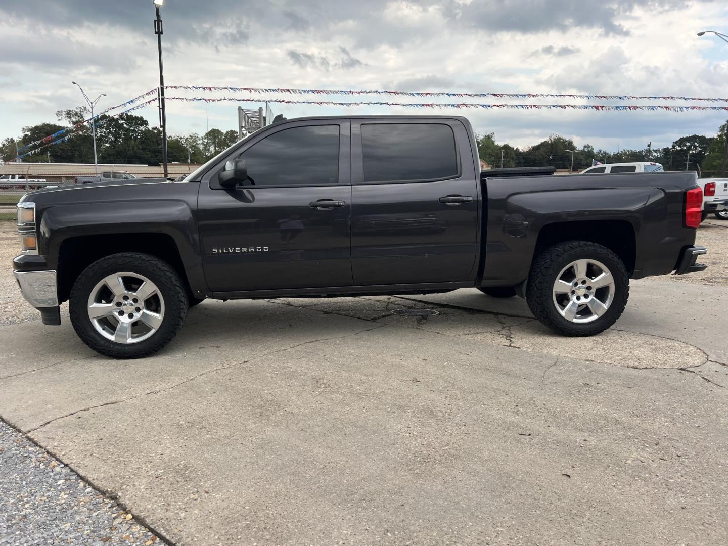 2014 Dark Granite /Gray Chevrolet Silverado 1500 LT (3GCPCREC7EG) with an 5.3L V8 engine, 6-Speed Automatic transmission, located at 4520 Airline Hwy, Baton Rouge, LA, 70805, (225) 357-1497, 30.509325, -91.145432 - 2014 Chevrolet Silverado 1500 Crew Cab LT 2WD 5.3 V8 Gas, 187K Miles, Power Seat, Windows, Locks & Mirrors, Cold A/C, Backup Camera, 20" Alloy Wheels, Tow Package. FOR INFO PLEASE CONTACT JEFF AT 225-413-0981. CHECK OUT OUR A+ RATING WITH THE BETTER BUSINESS BUREAU. WE HAVE BEEN A FAMILY OWNED AND- Photo#1